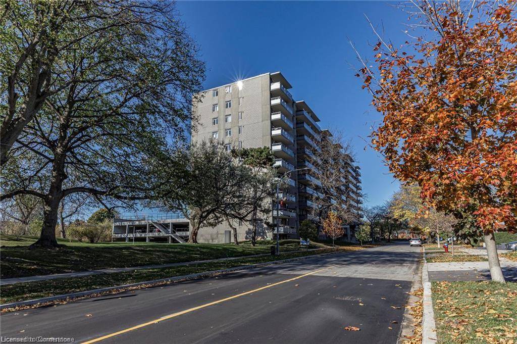 Burlington, ON L7S 1X1,770 Hager Avenue #402