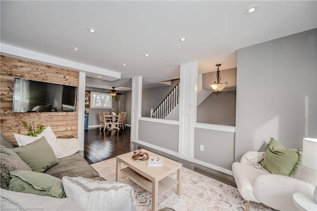 Milton, ON L9T 1Y8,64 Bronte Street S #11