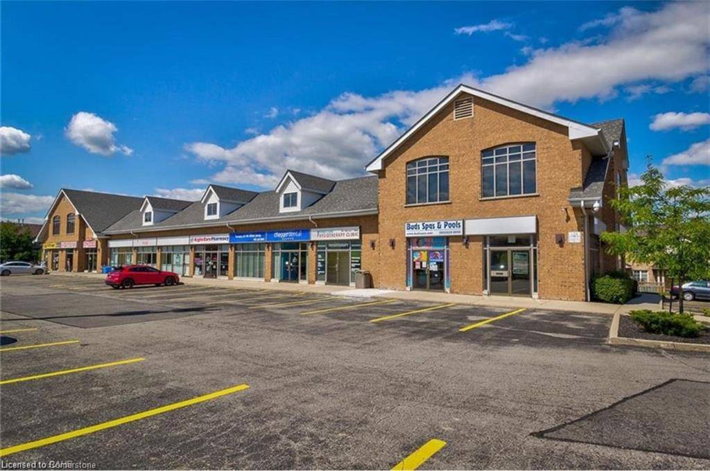 Dundas, ON L9H 7M8,2 Castlewood Boulevard #12
