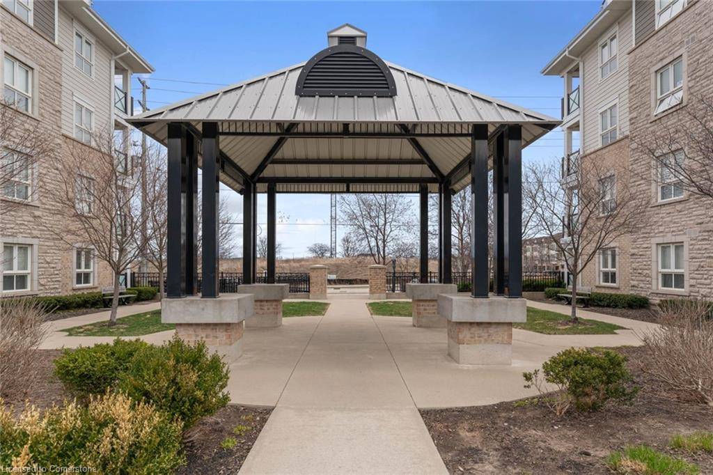 Milton, ON L9T 8R4,1005 Nadalin Heights #208