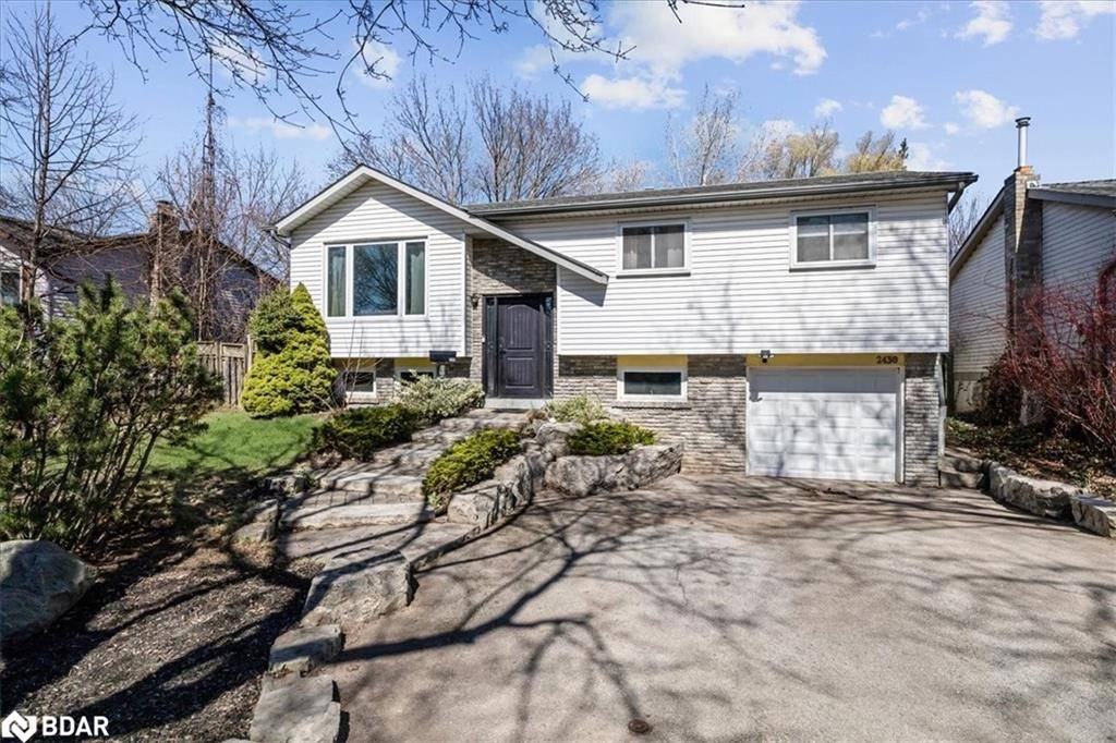 Burlington, ON L7P 3B9,2430 Cavendish Drive