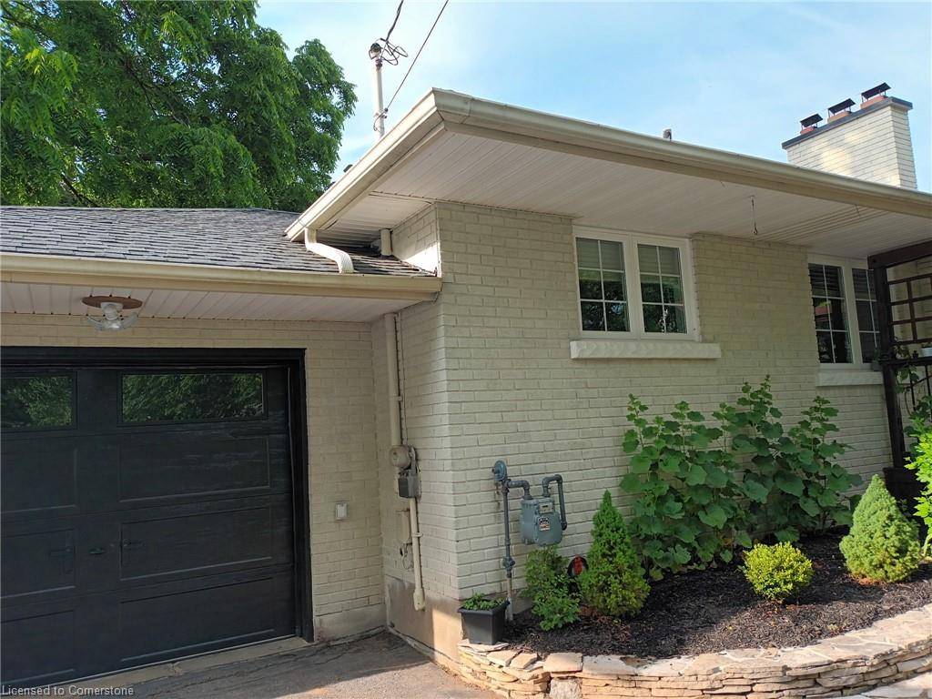 Fonthill, ON L0S 1E0,42 Strathcona Drive S