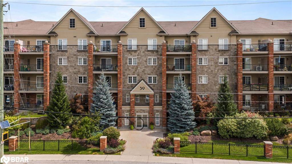Barrie, ON L4N 5T5,39 Ferndale Drive S #106