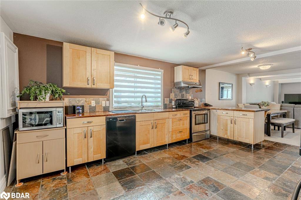 Barrie, ON L4M 2X7,20 Ferris Lane