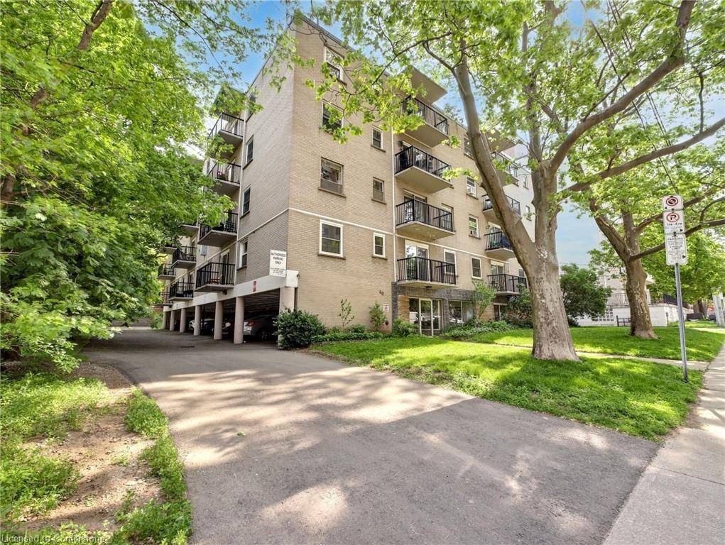 Hamilton, ON L8P 1Y9,40 Robinson Street #307