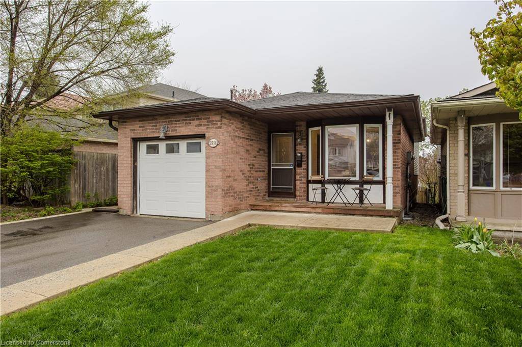 Burlington, ON L7P 3X1,2218 Leominster Drive