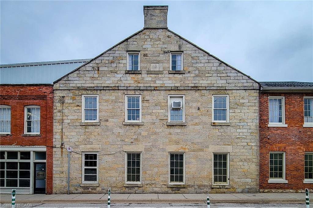 Dundas, ON L9H 7T6,64 Hatt Street #205