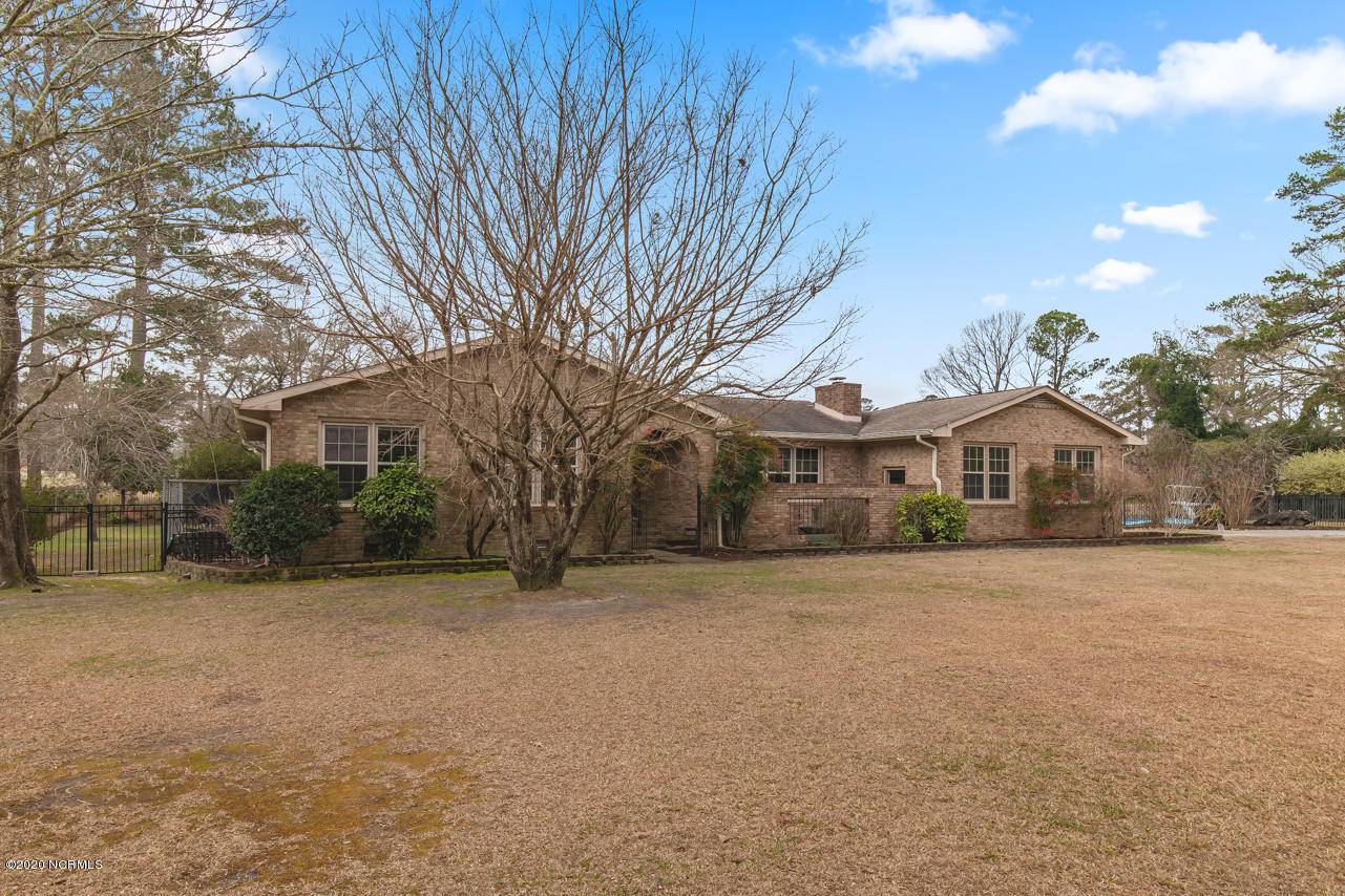 New Bern, NC 28562,111 Oakleaf CT