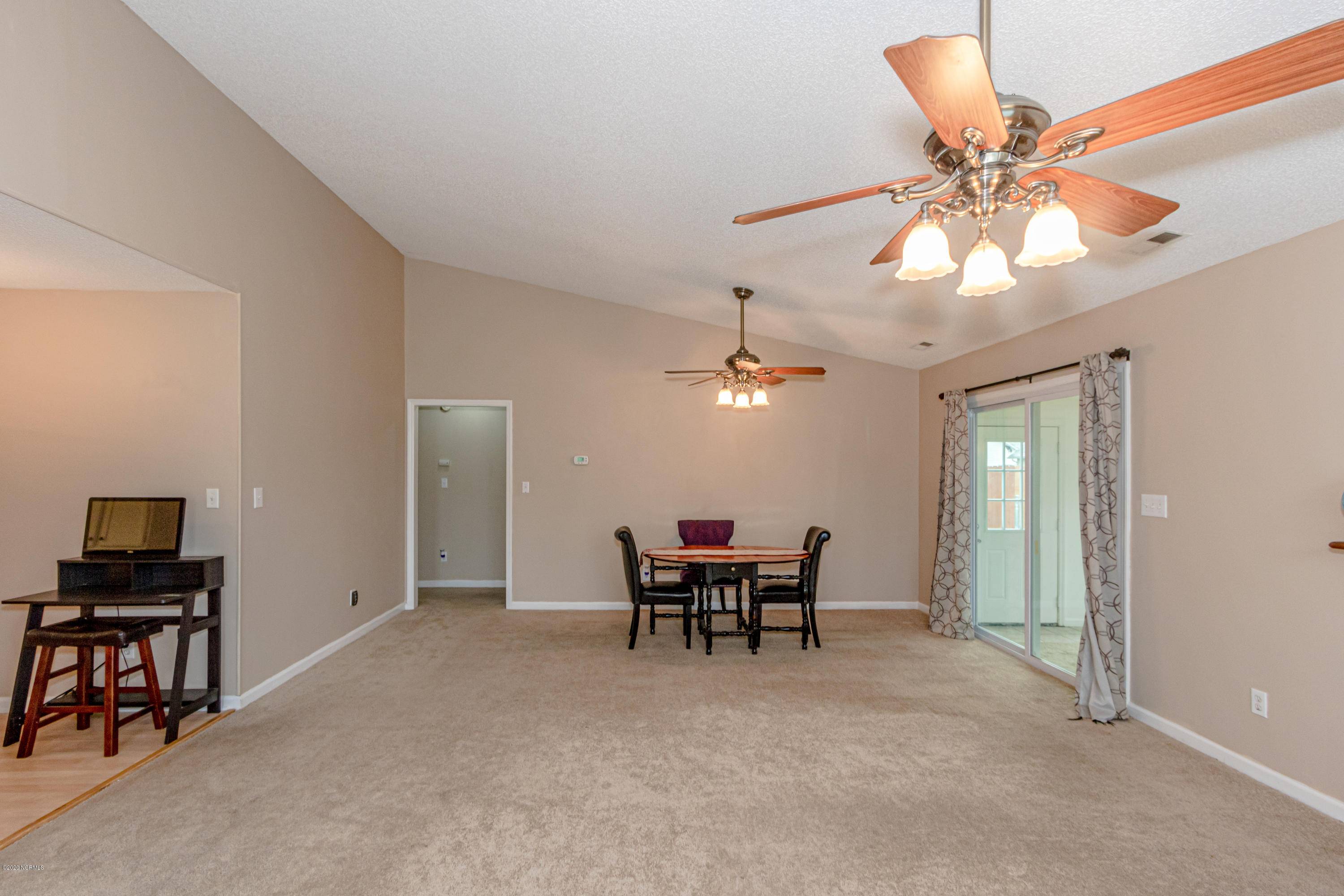 Hubert, NC 28539,202 Inman CT