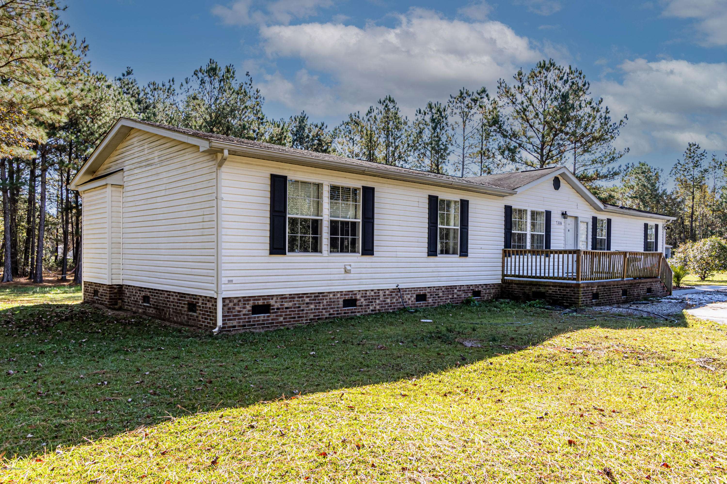 Jacksonville, NC 28540,226 Piney LN