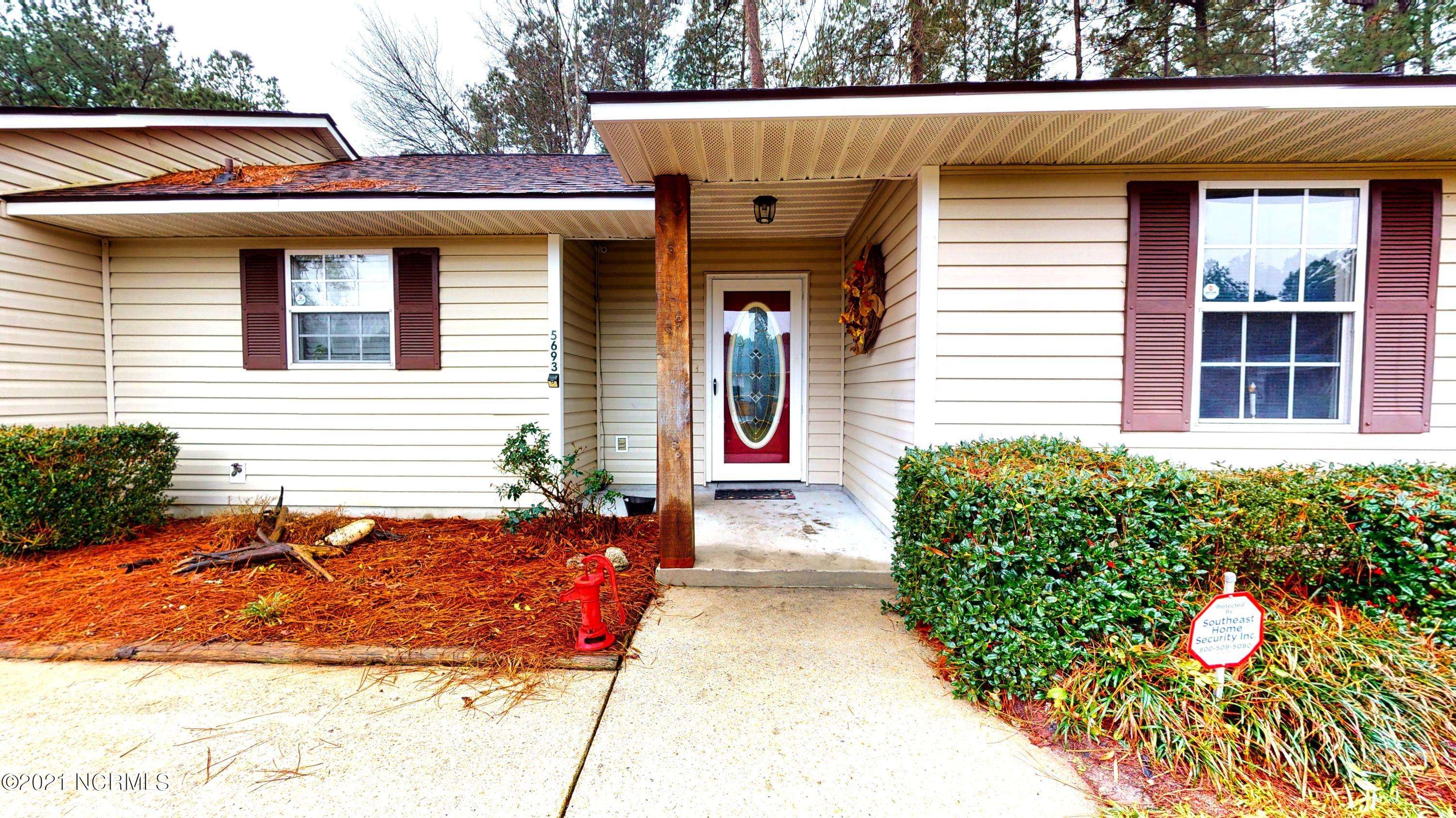 New Bern, NC 28562,5693 County Line RD