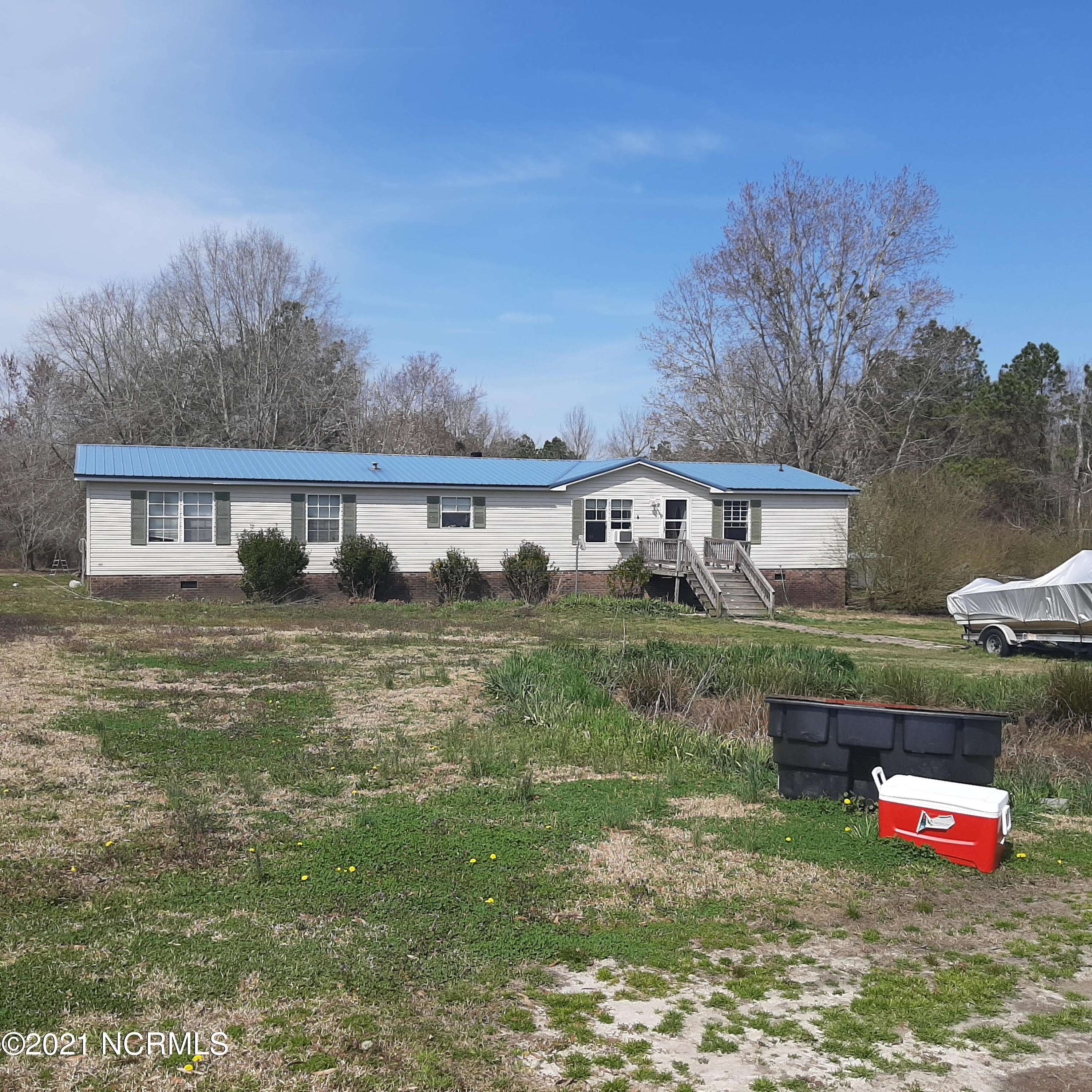 Willard, NC 28478,135 Robert E Lee DR