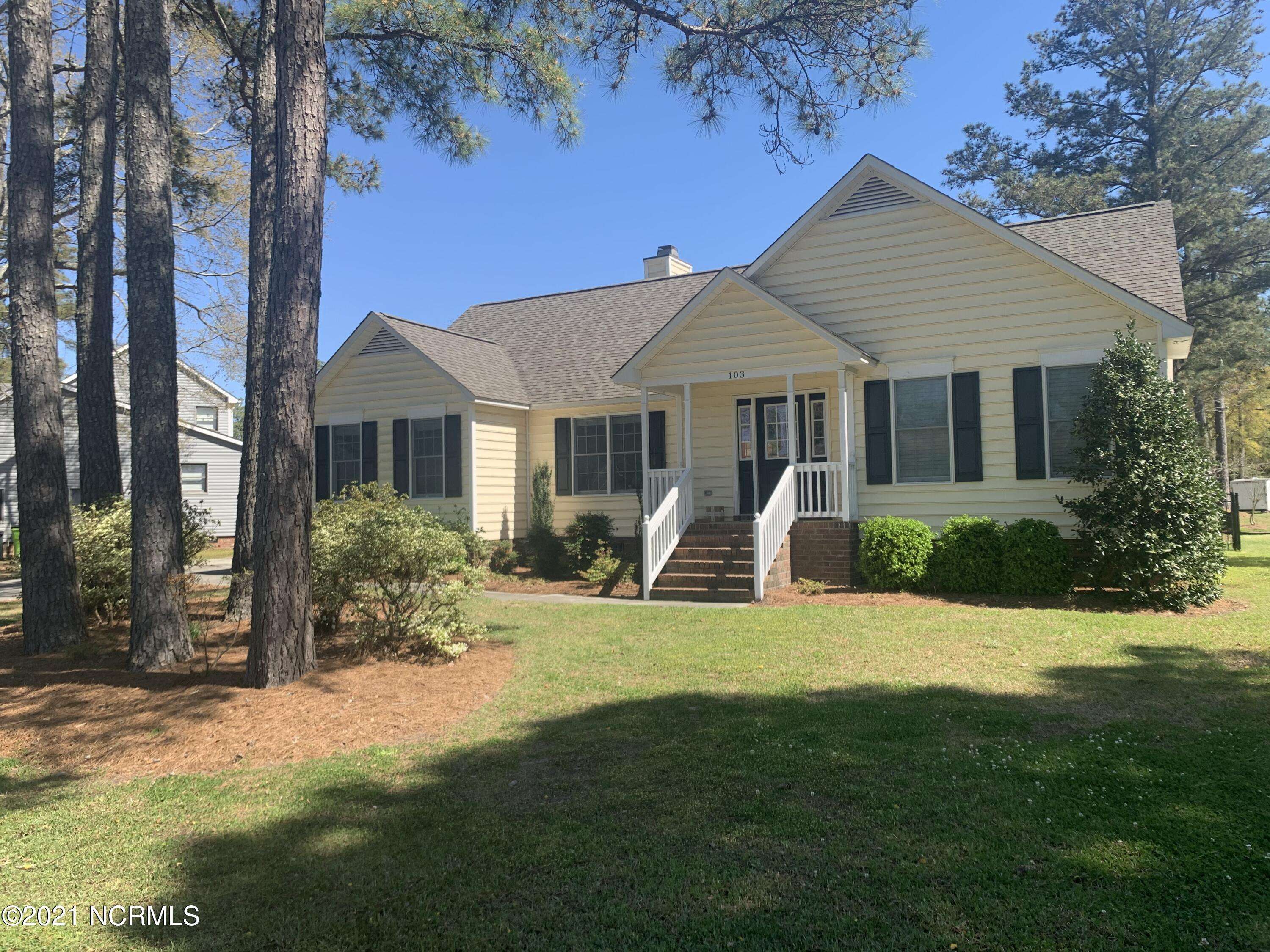 New Bern, NC 28562,103 Portside LN