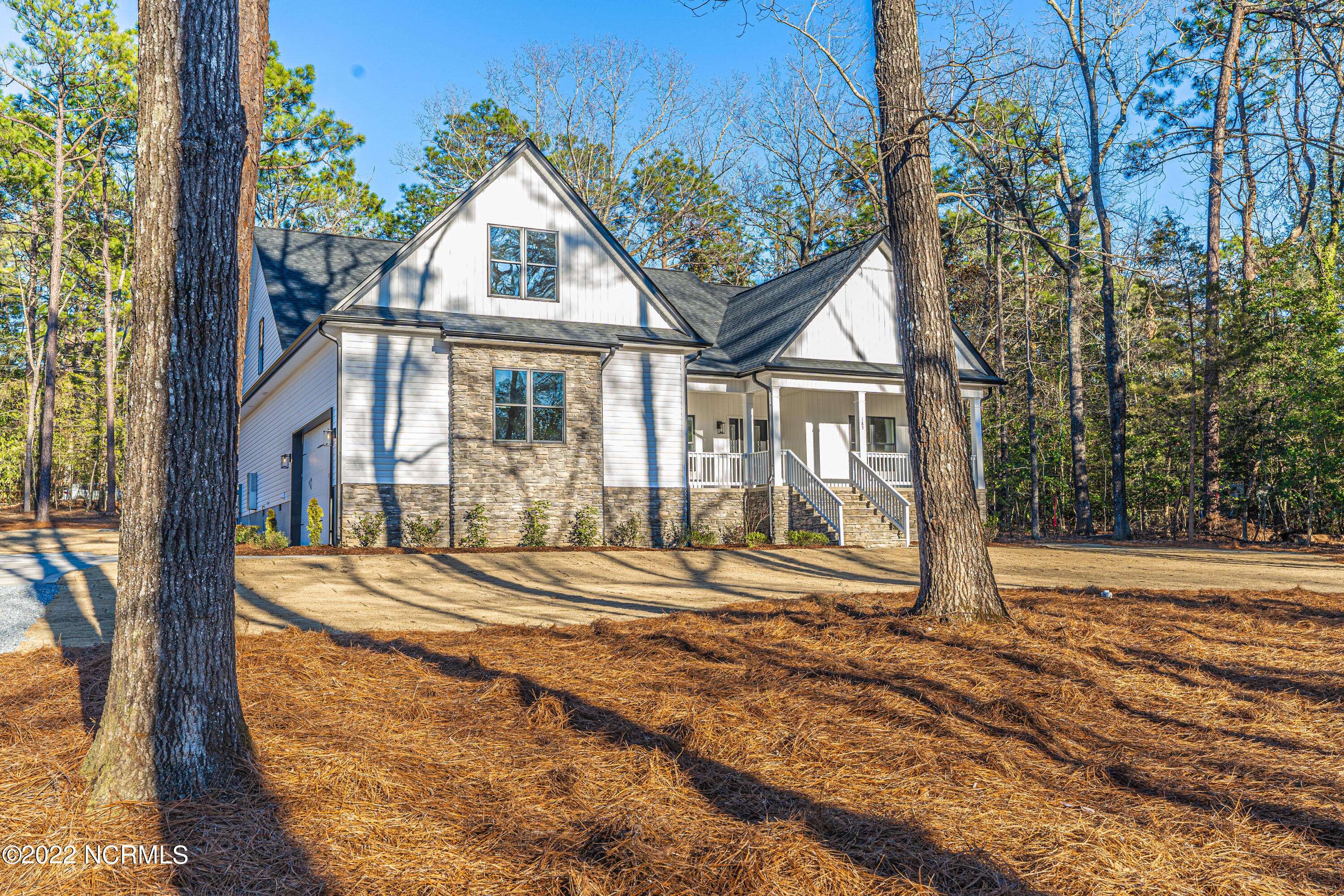 Southern Pines, NC 28387,185 Riding LN