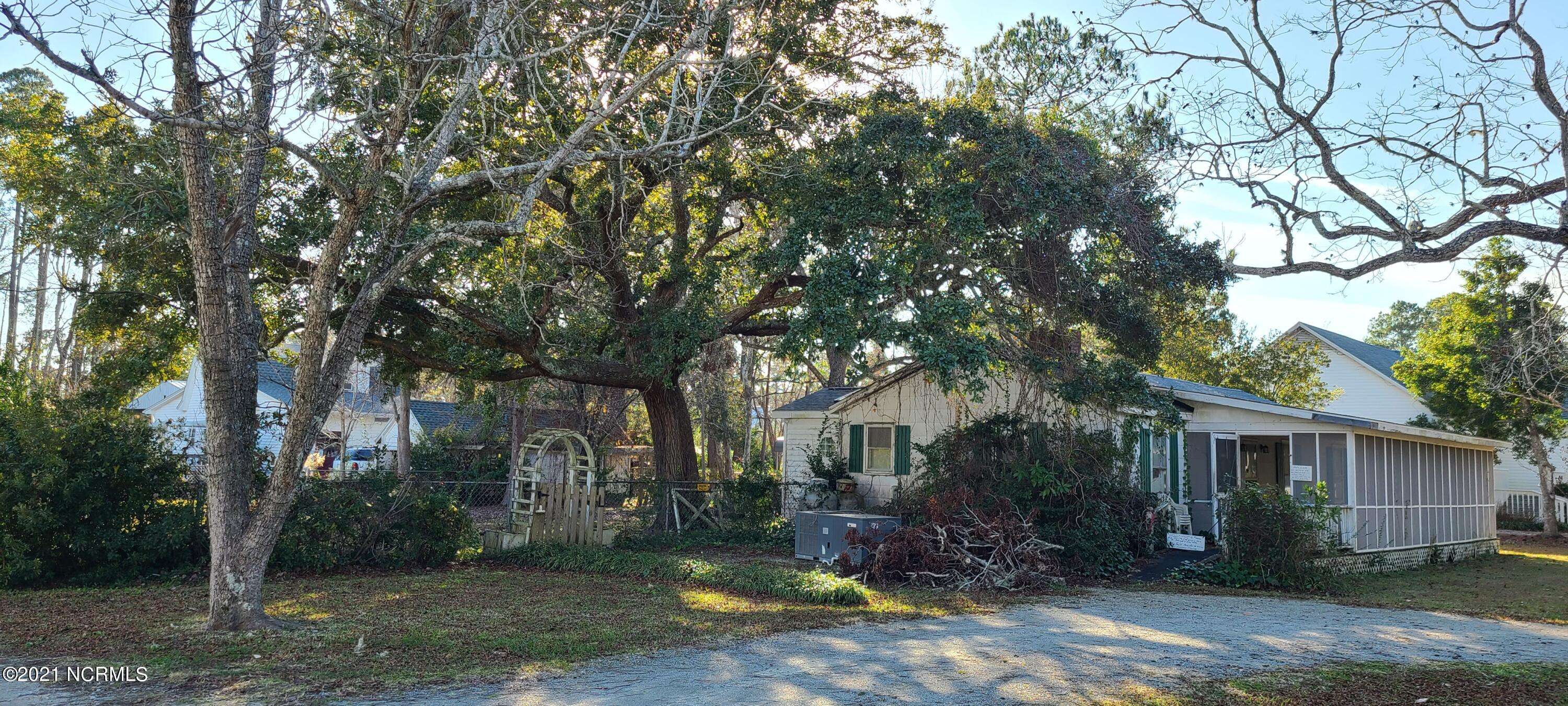 Beaufort, NC 28516,1397 Harkers Island RD