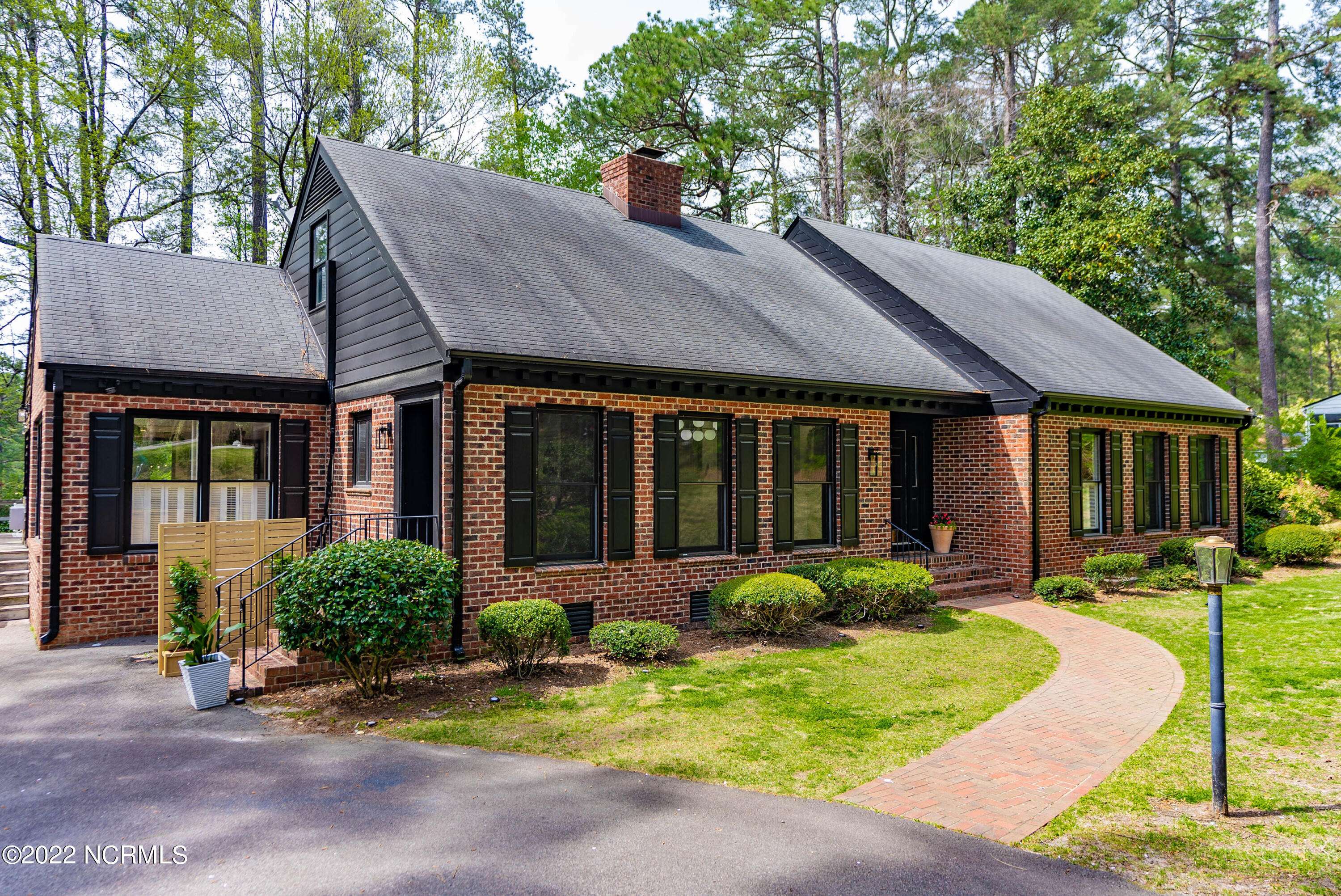 Southern Pines, NC 28387,800 Barber RD