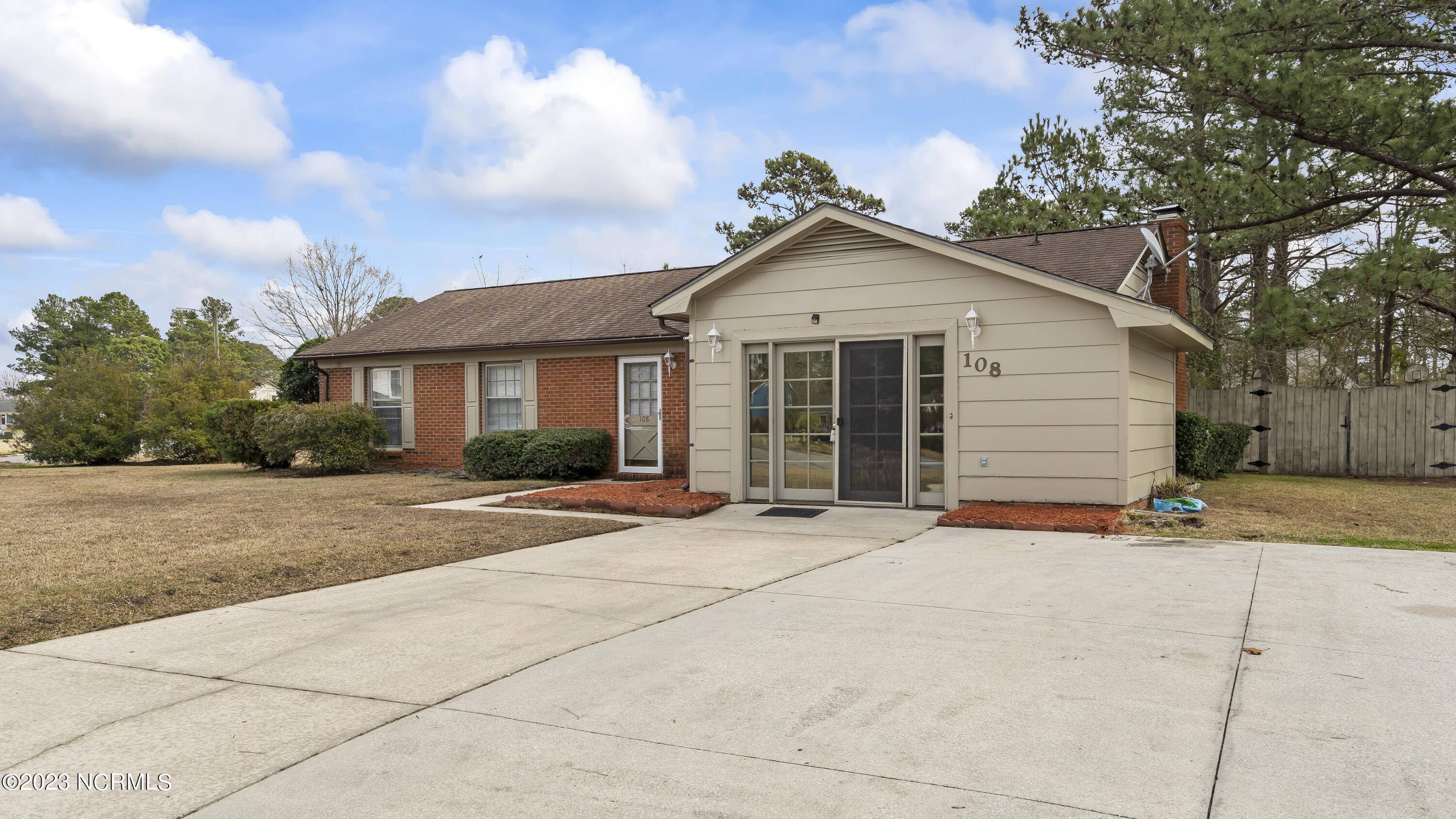 Jacksonville, NC 28546,108 Greenbriar DR