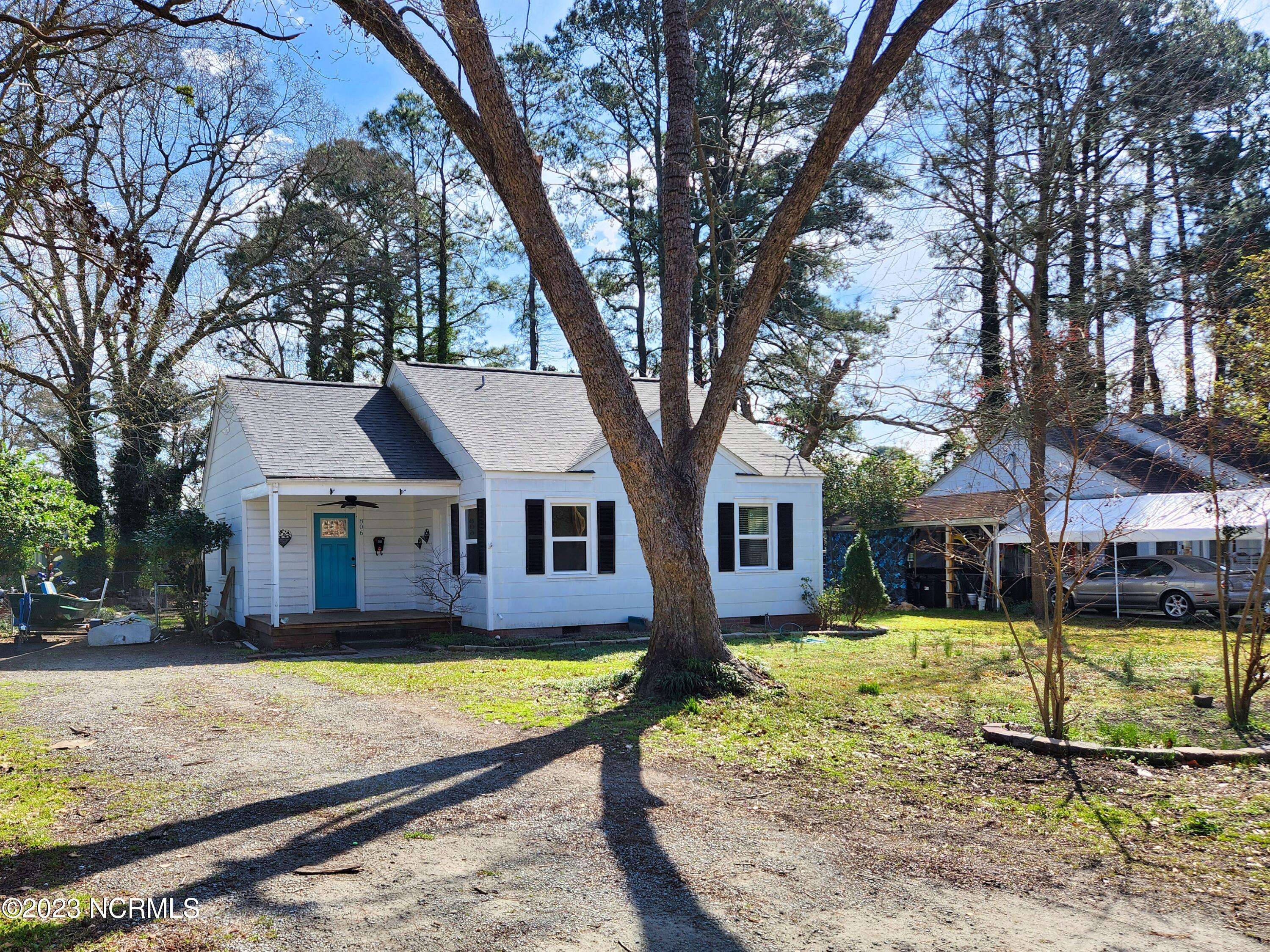 New Bern, NC 28560,806 Devers Avenue