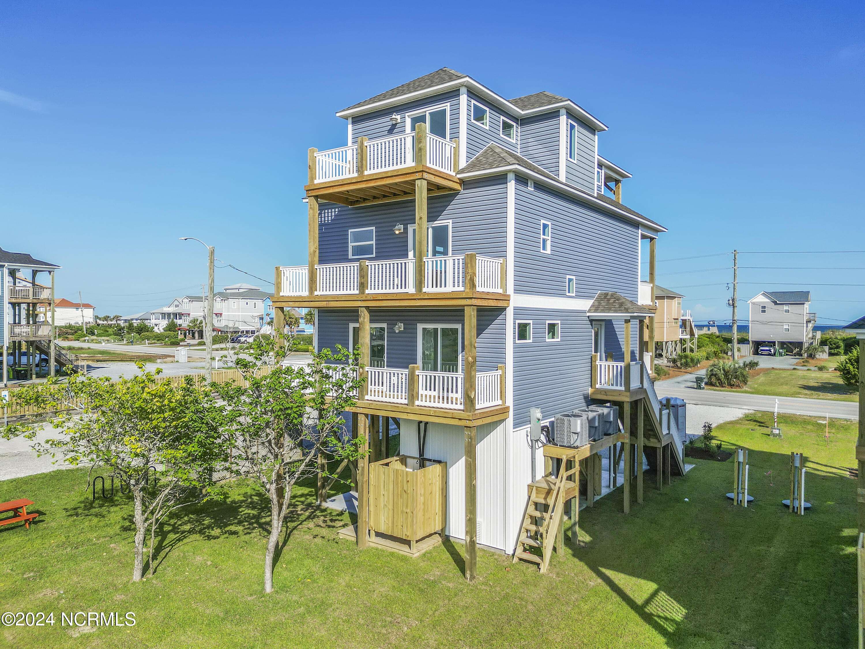 North Topsail Beach, NC 28460,3621 Island DR