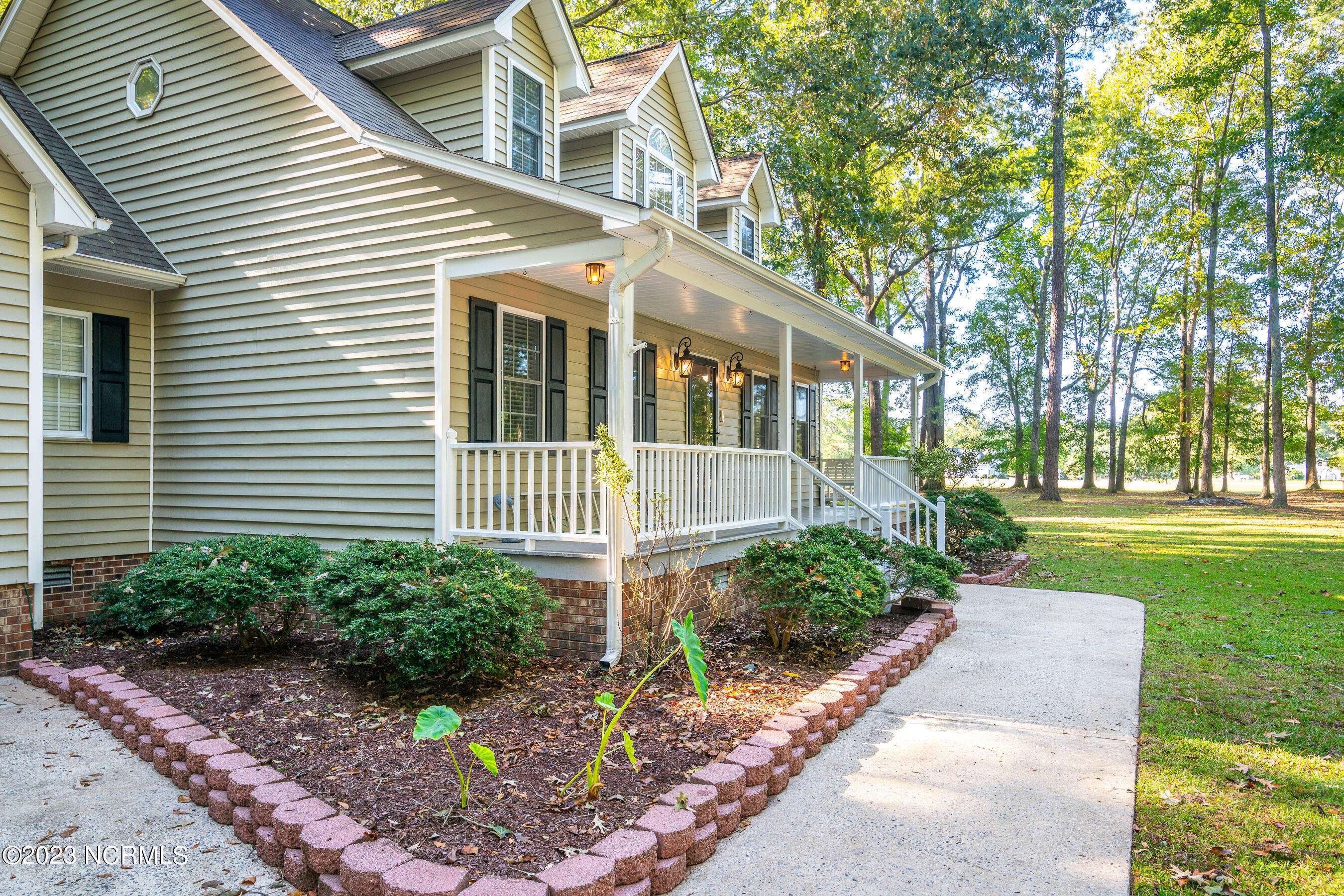 Washington, NC 27889,407 Bay DR