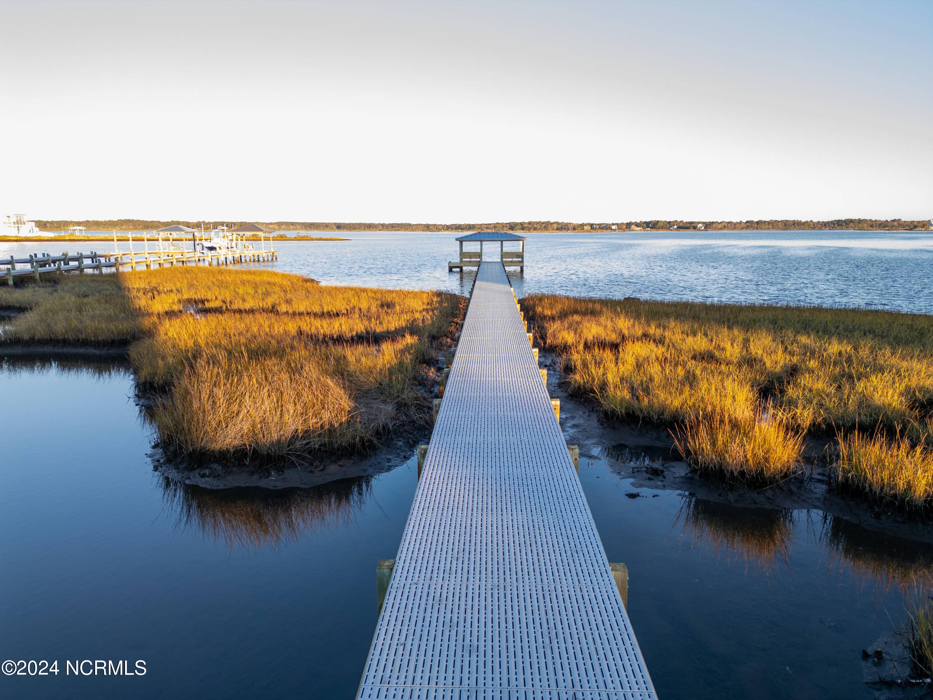 North Topsail Beach, NC 28460,601 New River Inlet RD