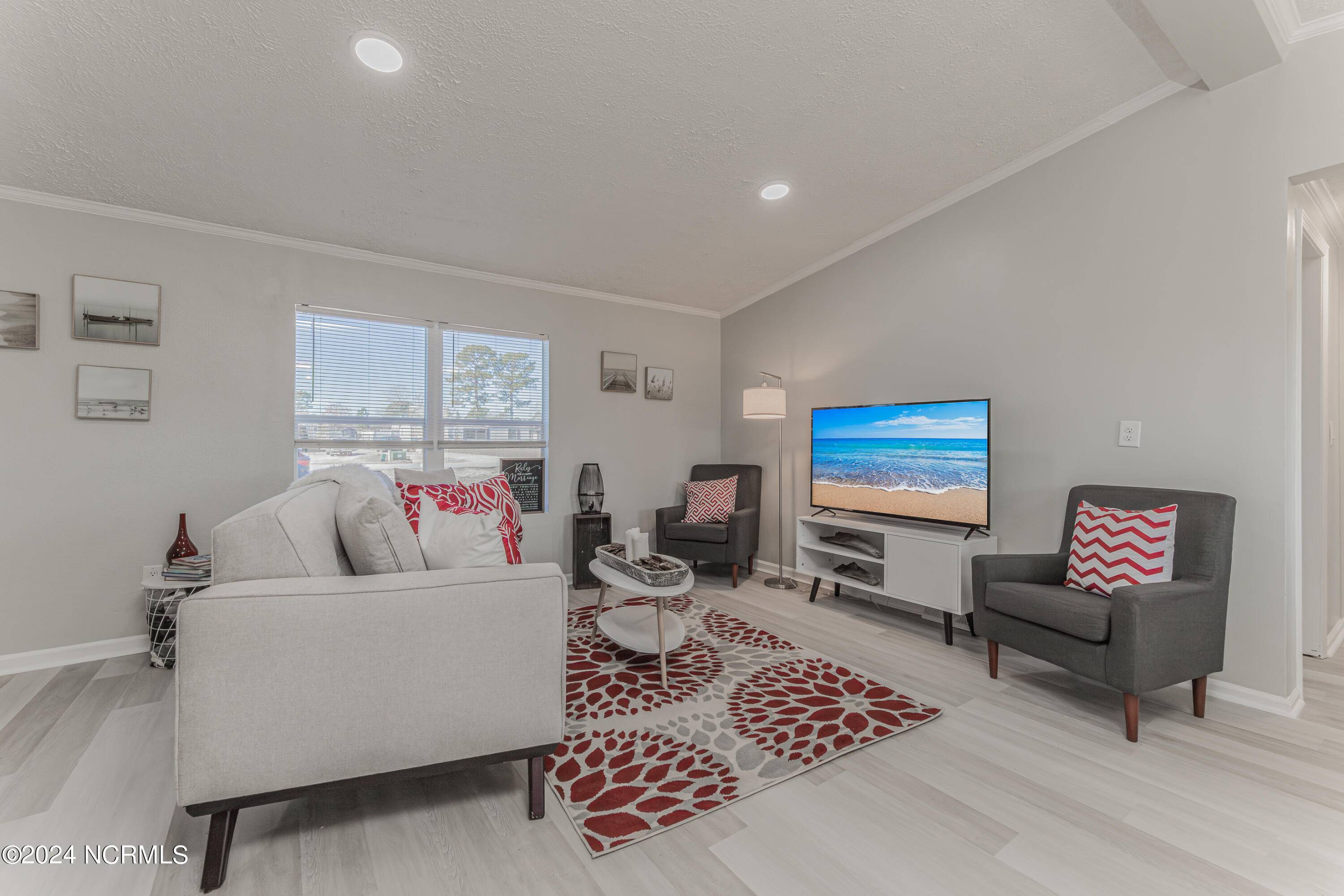 Hubert, NC 28539,102 N King ST