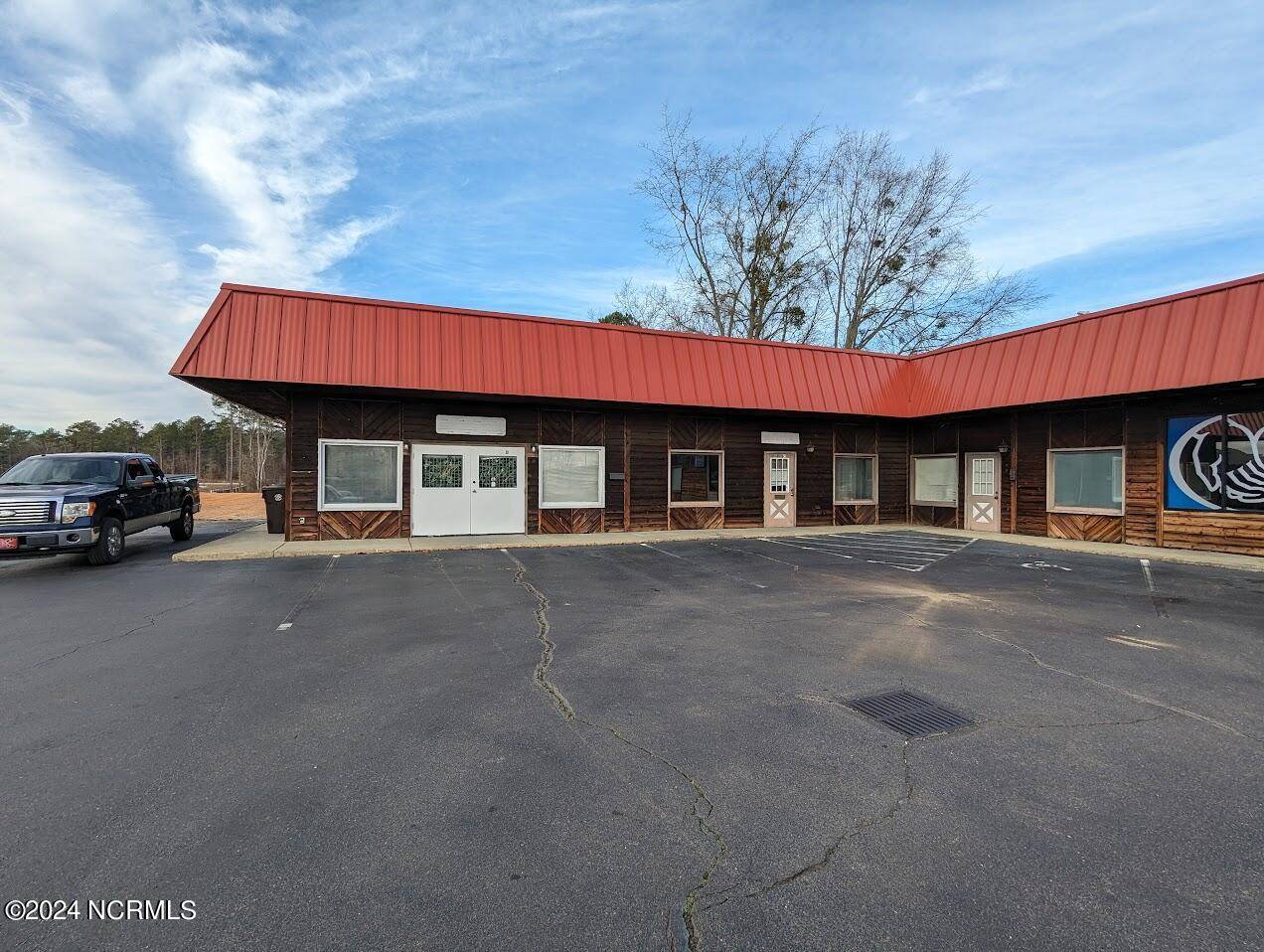 Southern Pines, NC 28387,11190 Us Hwy 15-501