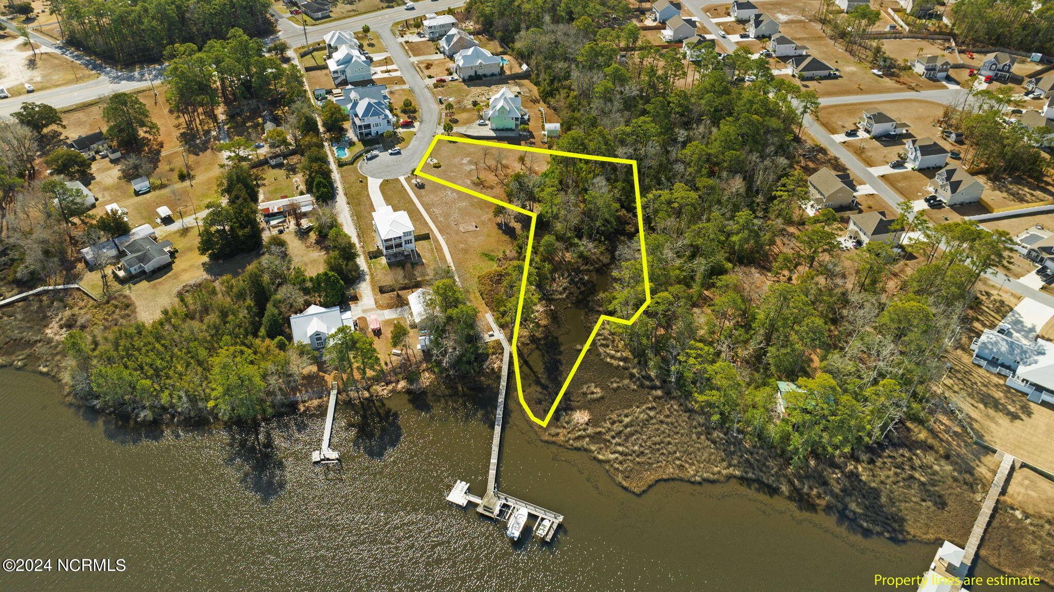 Newport, NC 28570,111 Key West LN