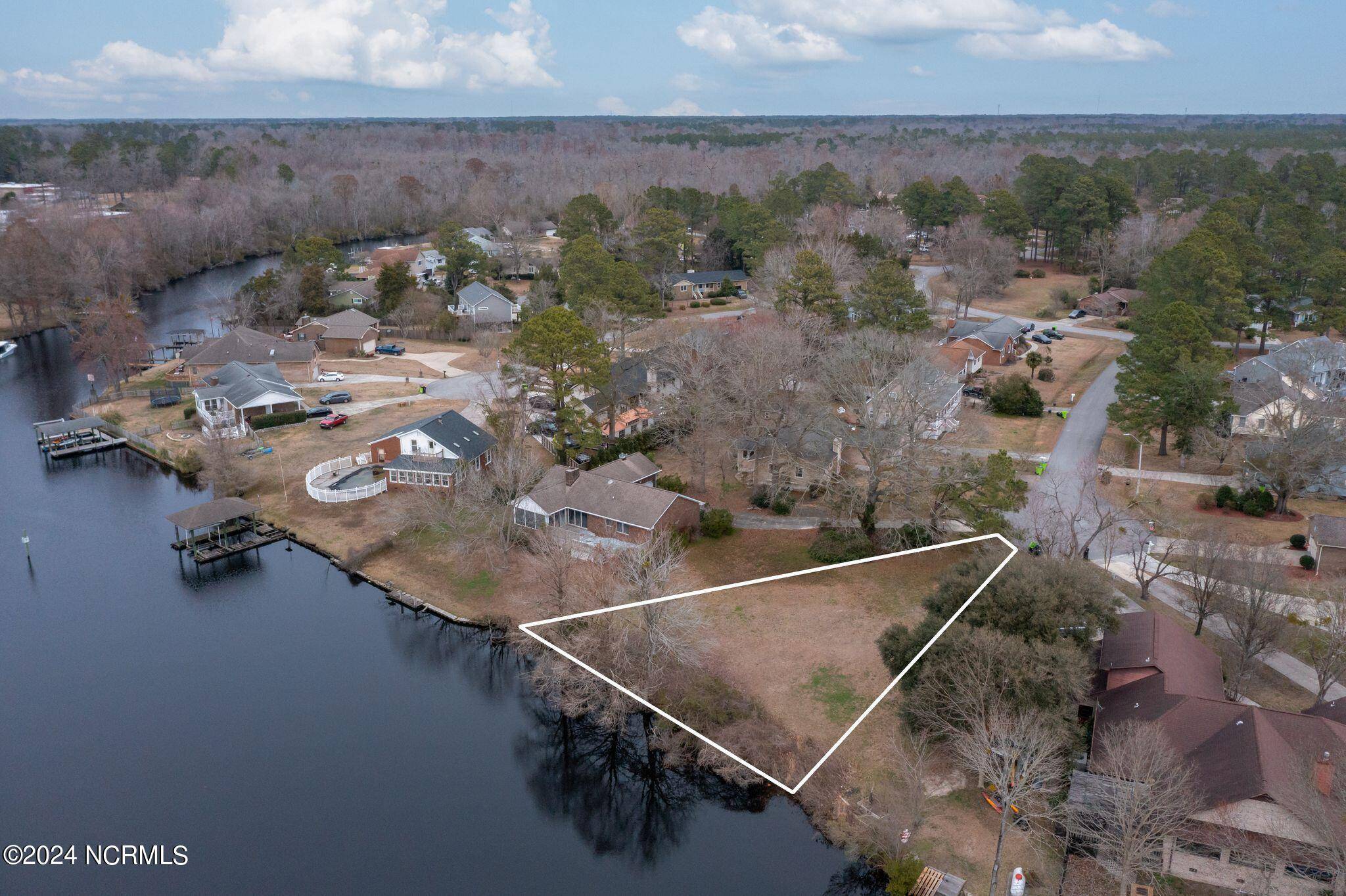 New Bern, NC 28562,112 Portside LN