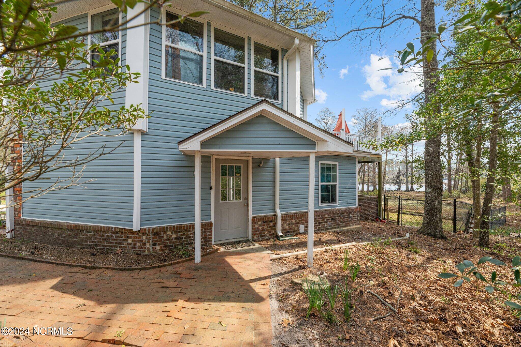 New Bern, NC 28562,208 Gangplank RD