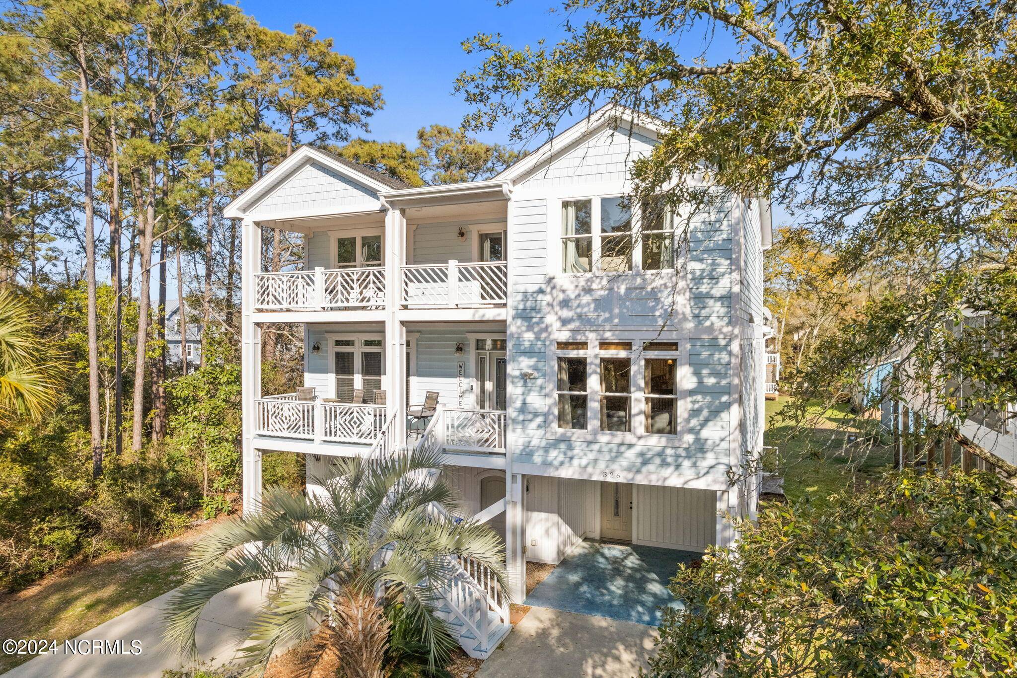 Oak Island, NC 28465,326 NE 42nd ST