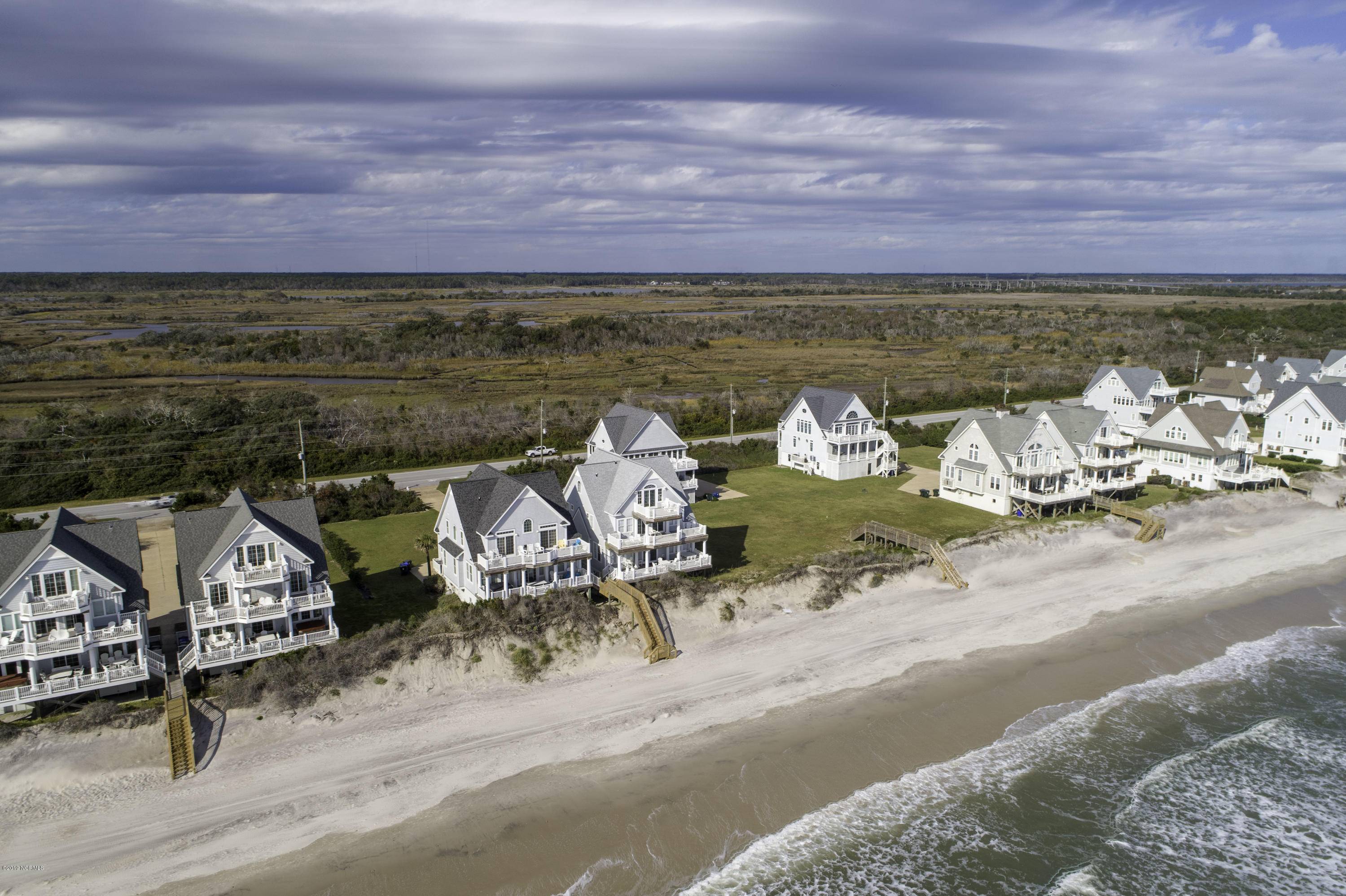 North Topsail Beach, NC 28460,4274 Island DR