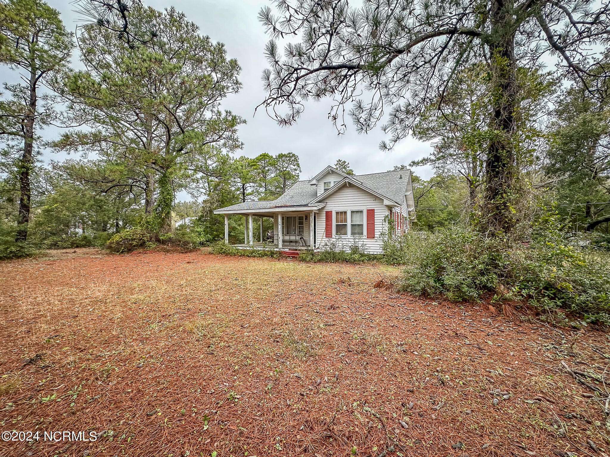 Harkers Island, NC 28531,221 Cape Lookout DR