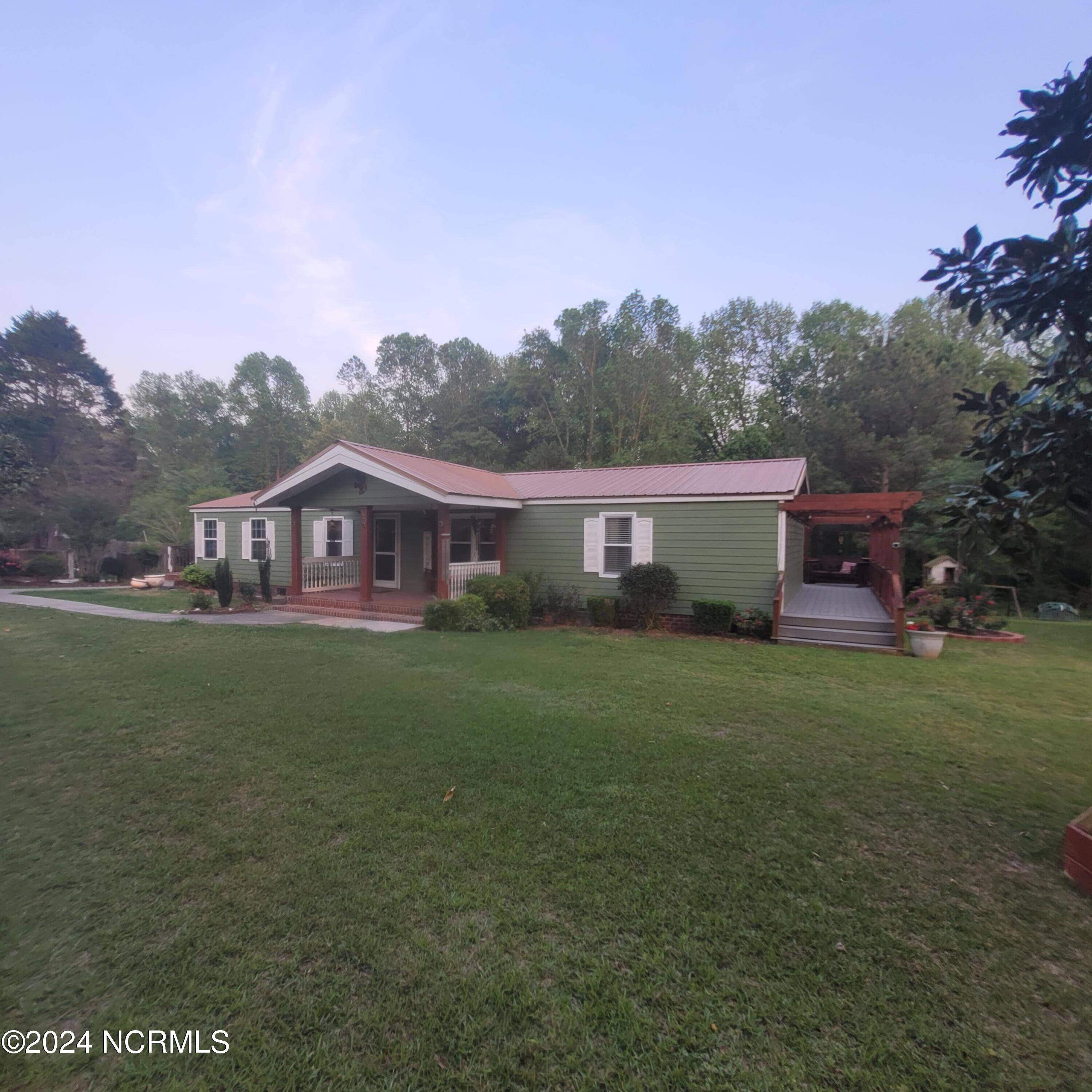 Warsaw, NC 28398,121 Plantation DR