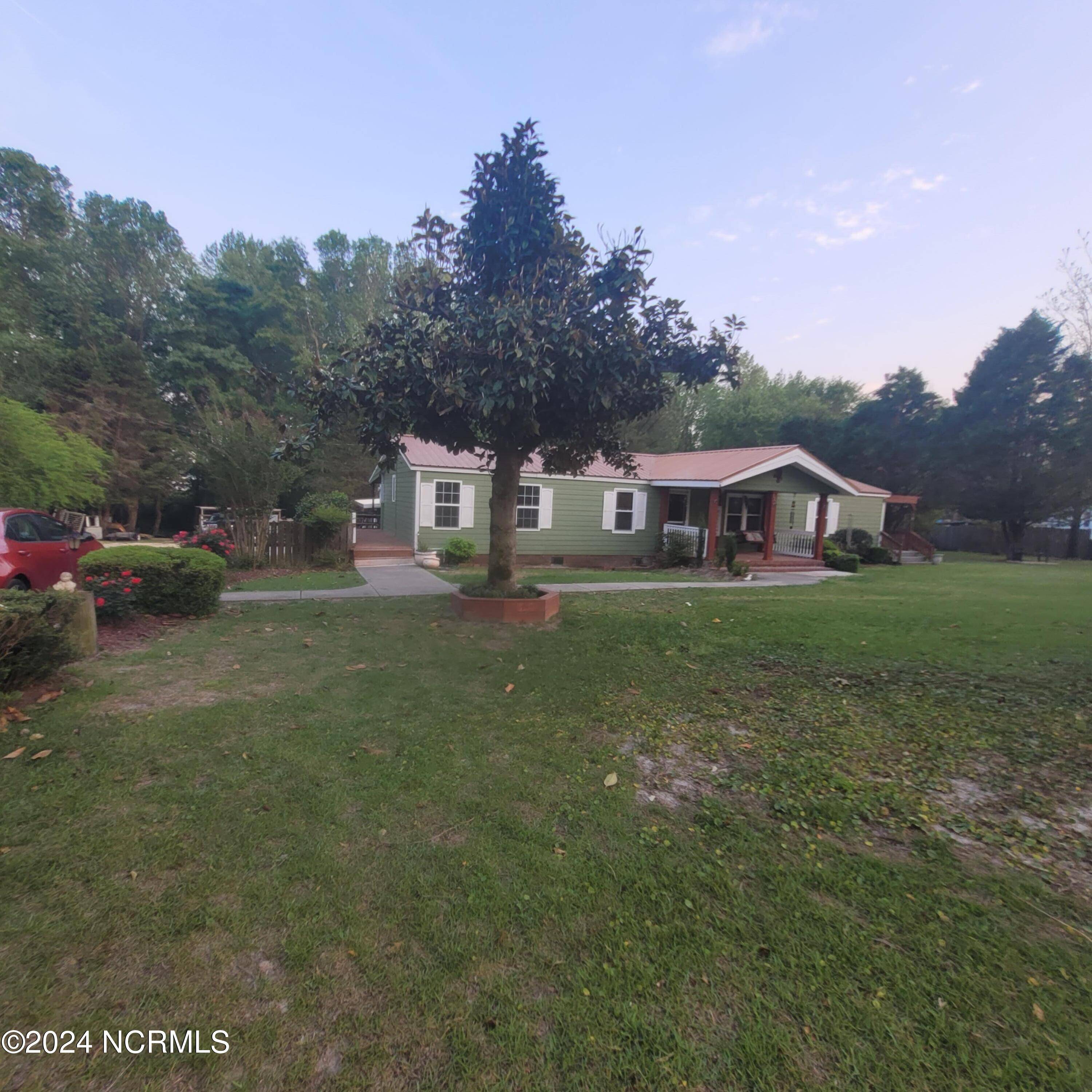 Warsaw, NC 28398,121 Plantation DR