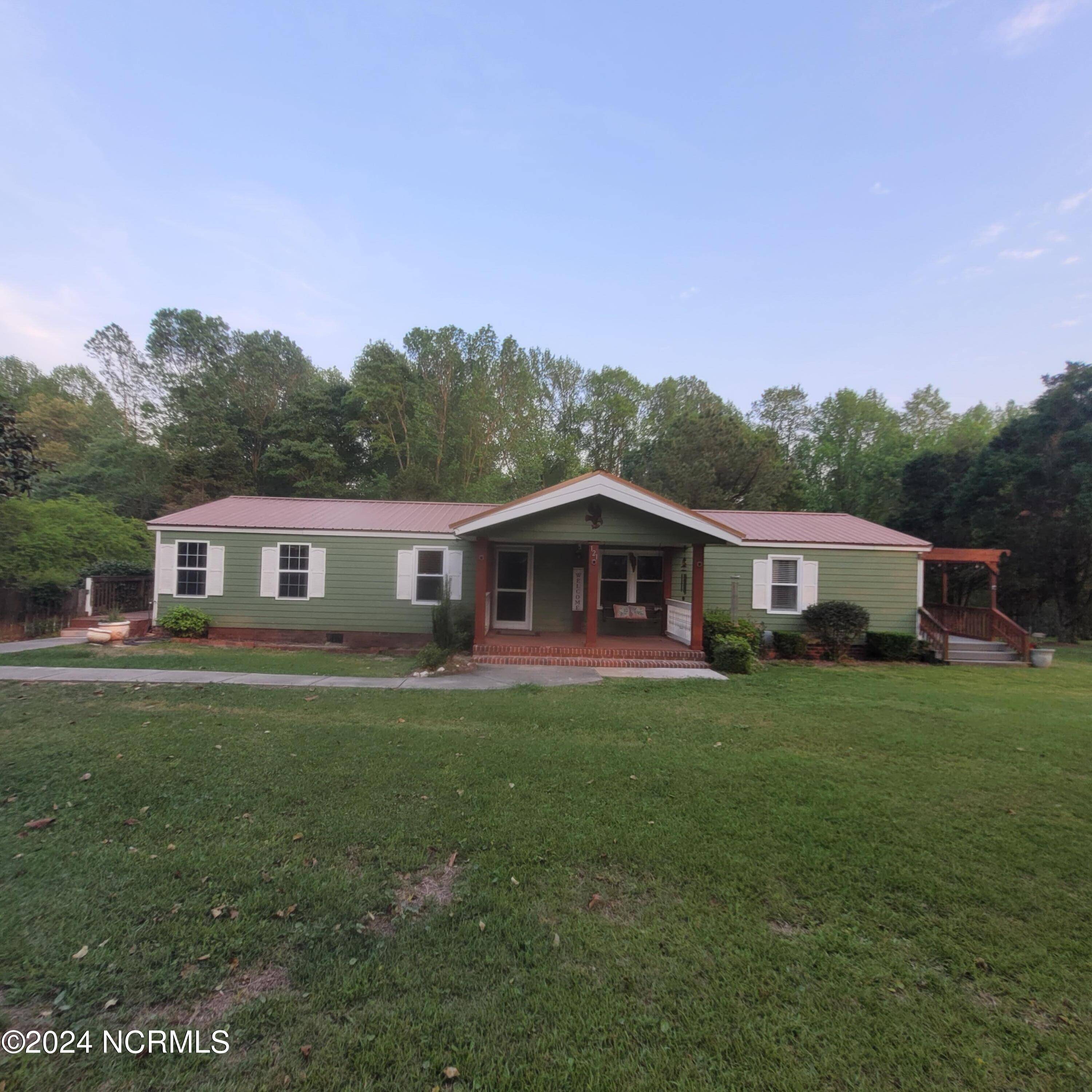 Warsaw, NC 28398,121 Plantation DR