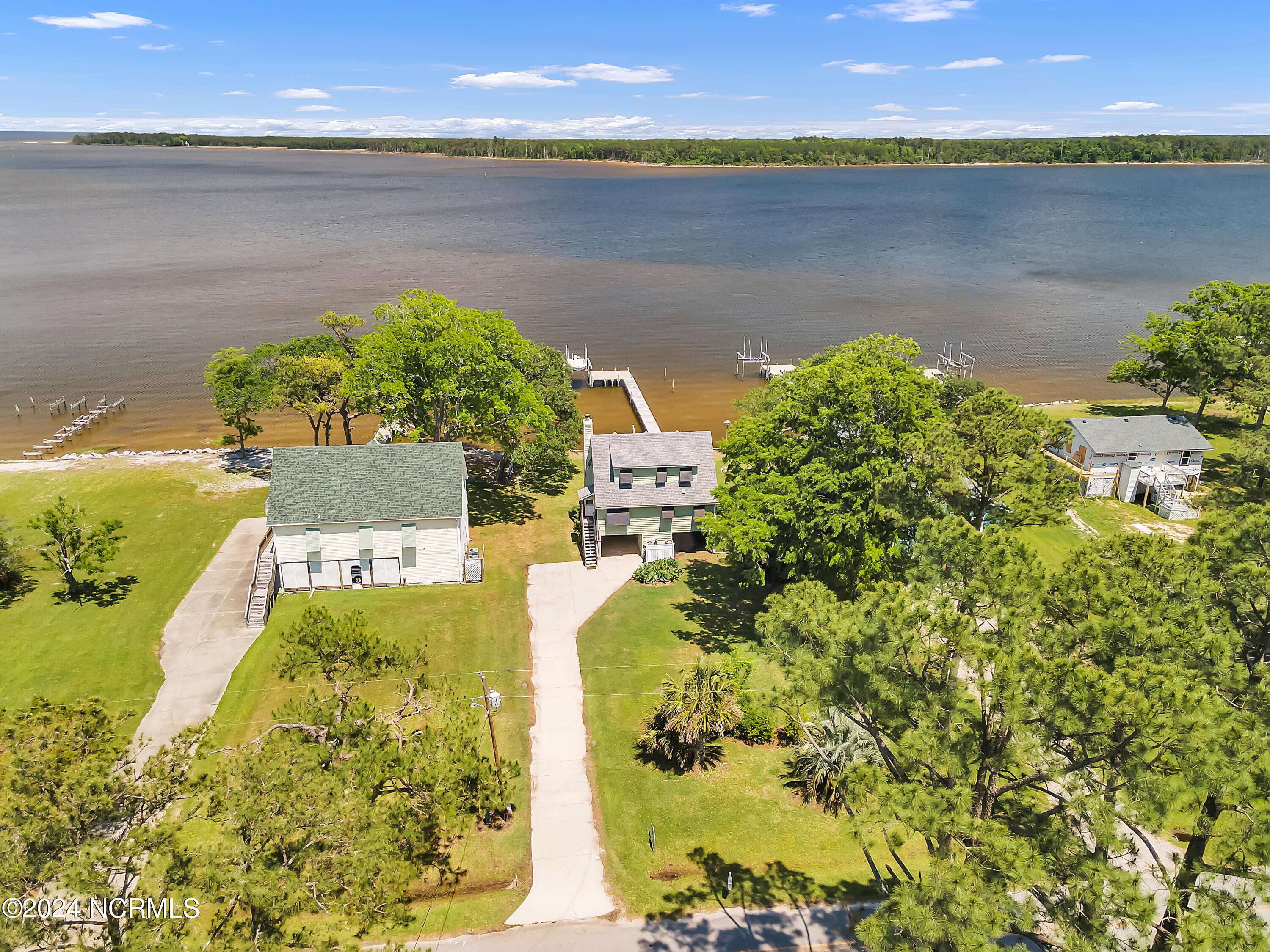 Beaufort, NC 28516,157 S River Drive