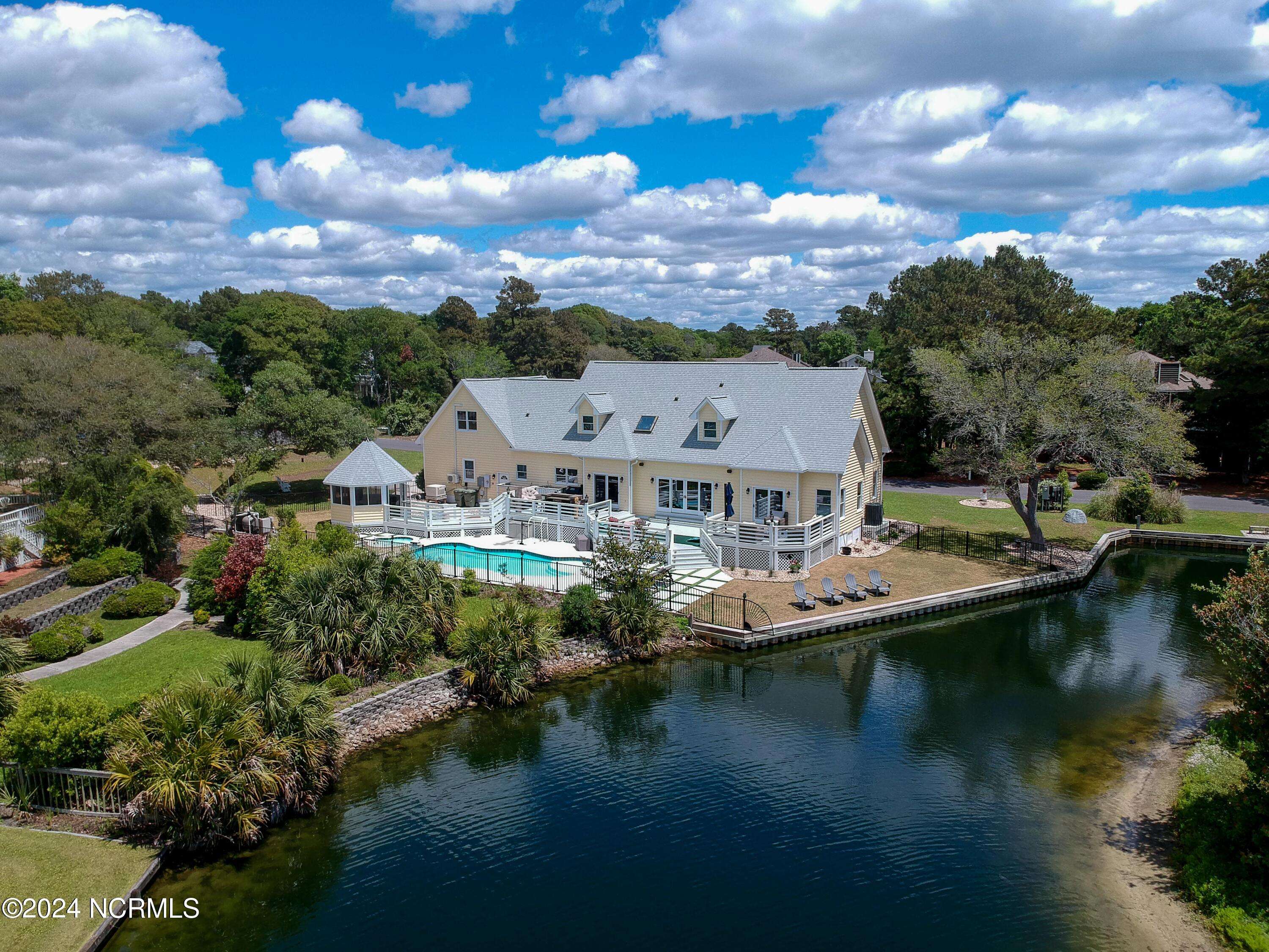 Emerald Isle, NC 28594,211 Gulf Stream DR