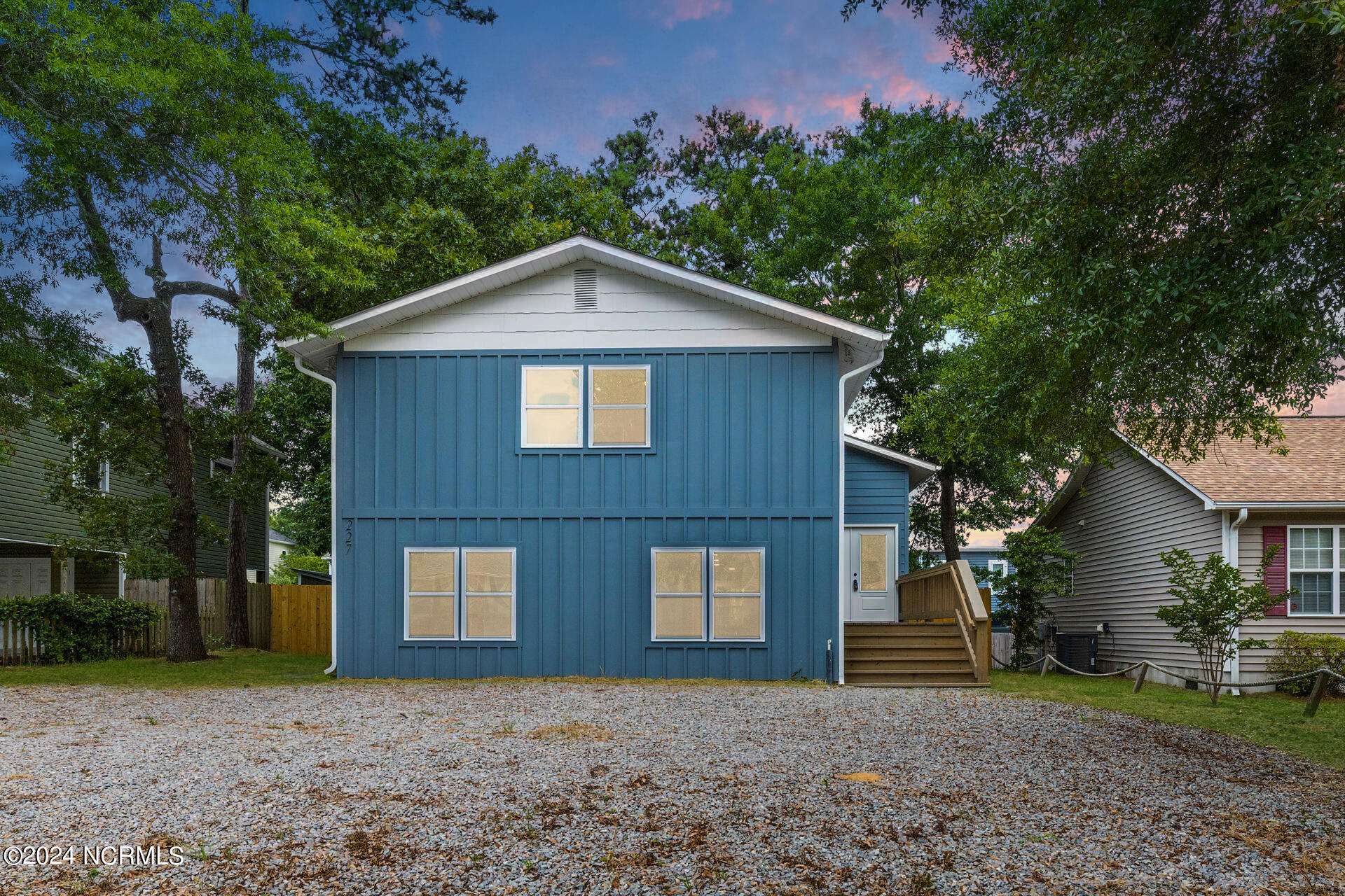 Oak Island, NC 28465,227 NE 37th ST