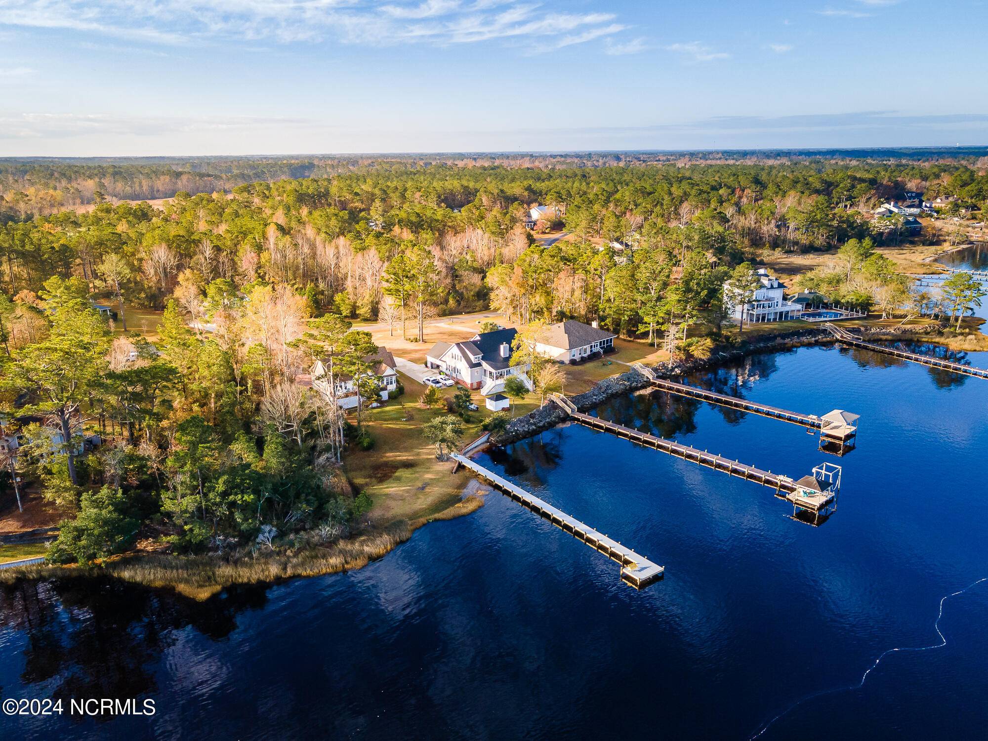 Swansboro, NC 28584,695 White Oak XING