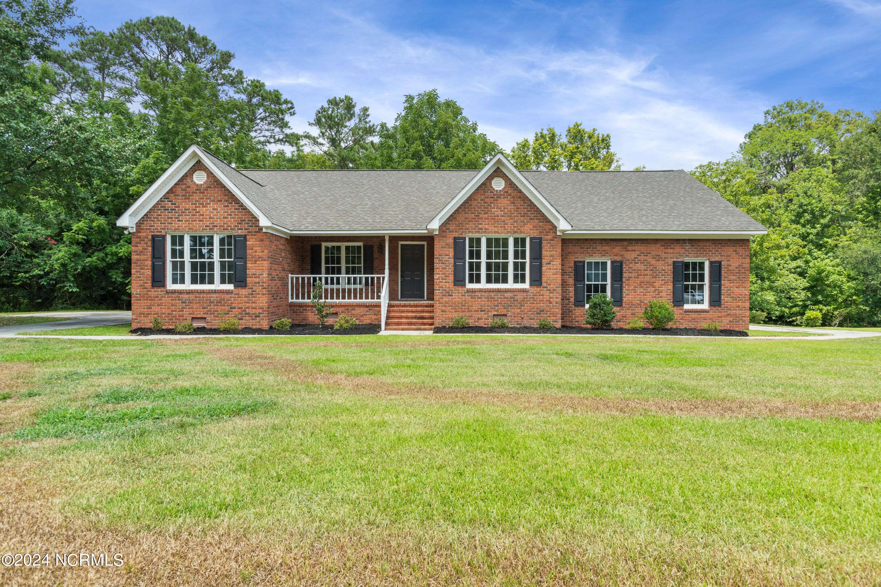 Pollocksville, NC 28573,233 Beaufort RD