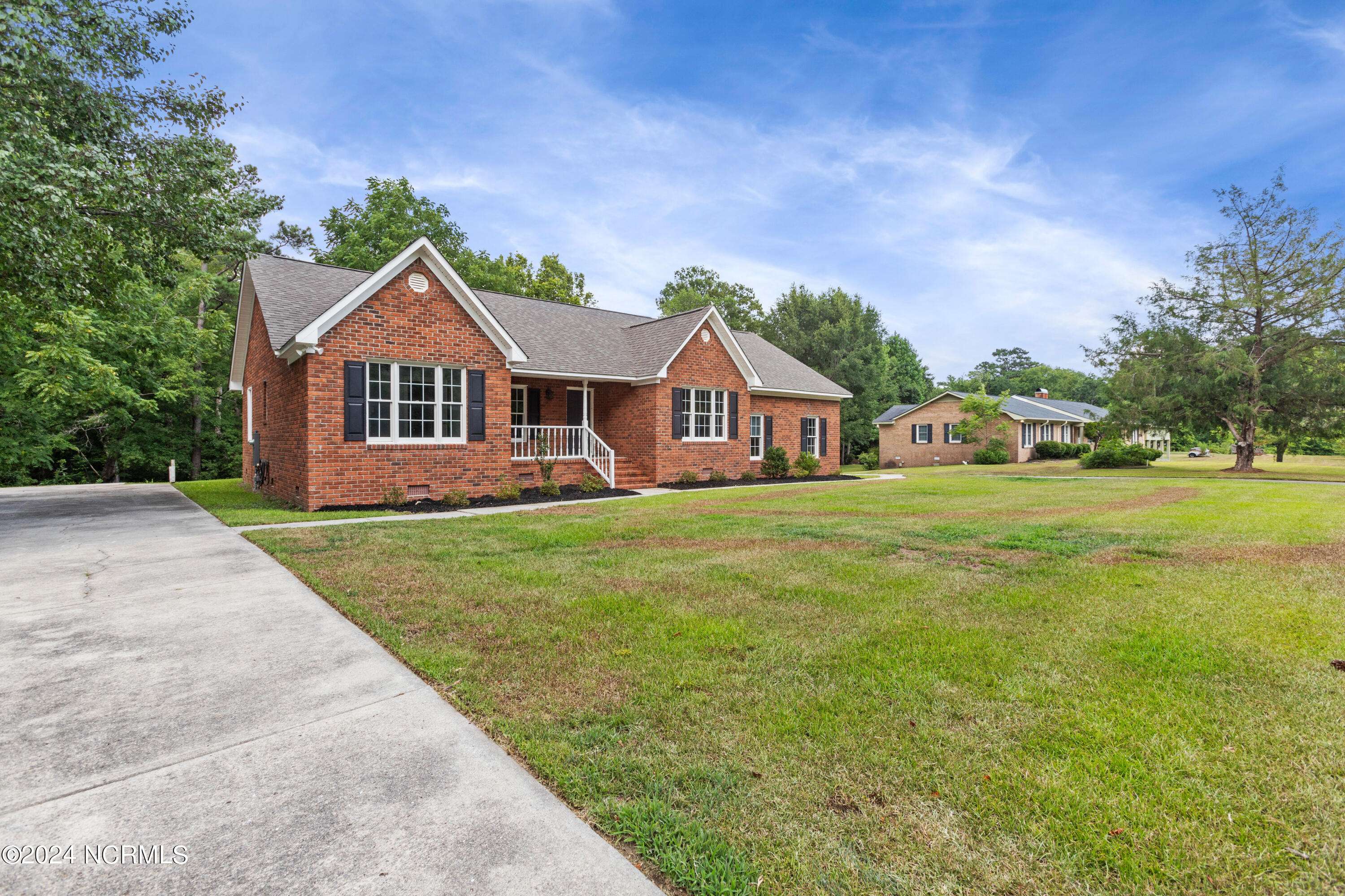 Pollocksville, NC 28573,233 Beaufort RD