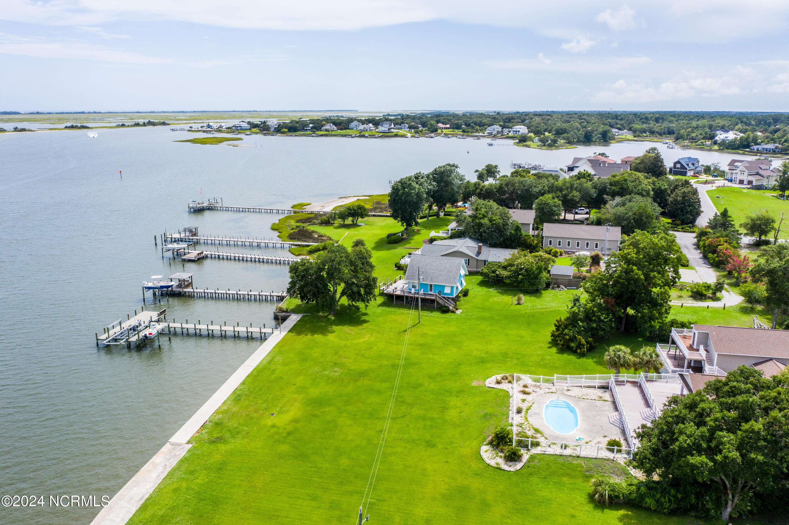 Swansboro, NC 28584,606 Barbour Point RD