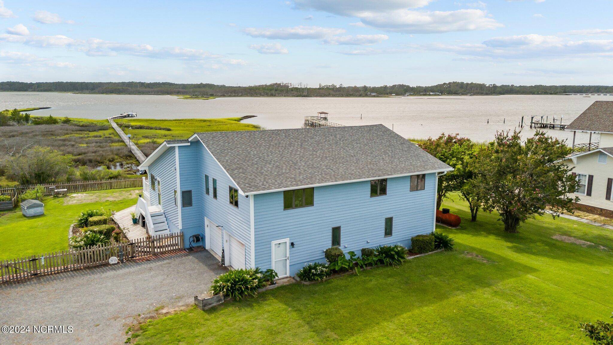 Beaufort, NC 28516,221 Lawrence RD