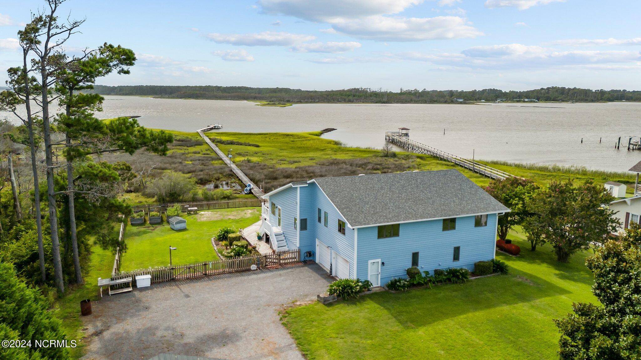 Beaufort, NC 28516,221 Lawrence RD