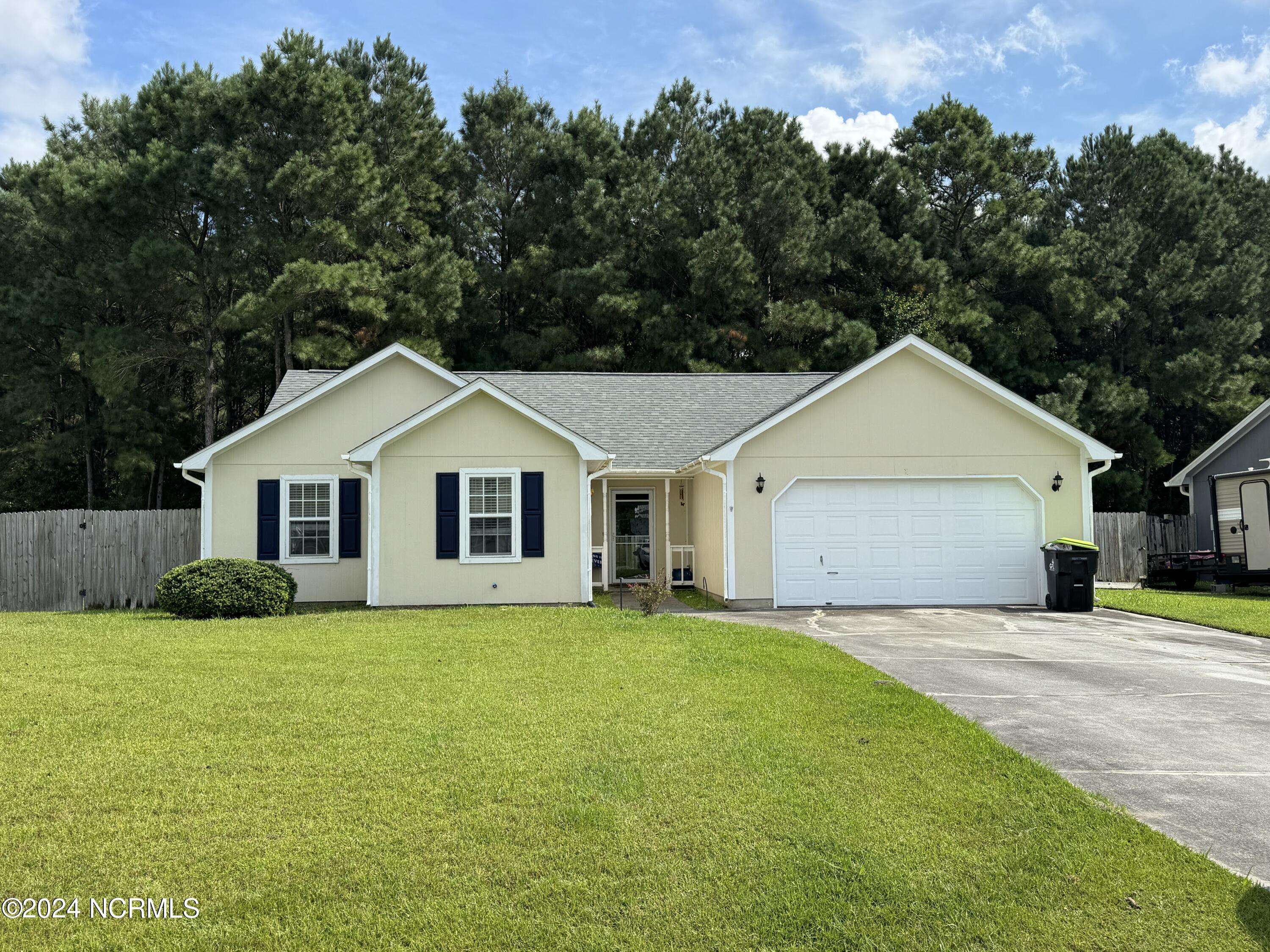 Hubert, NC 28539,131 Daphne DR