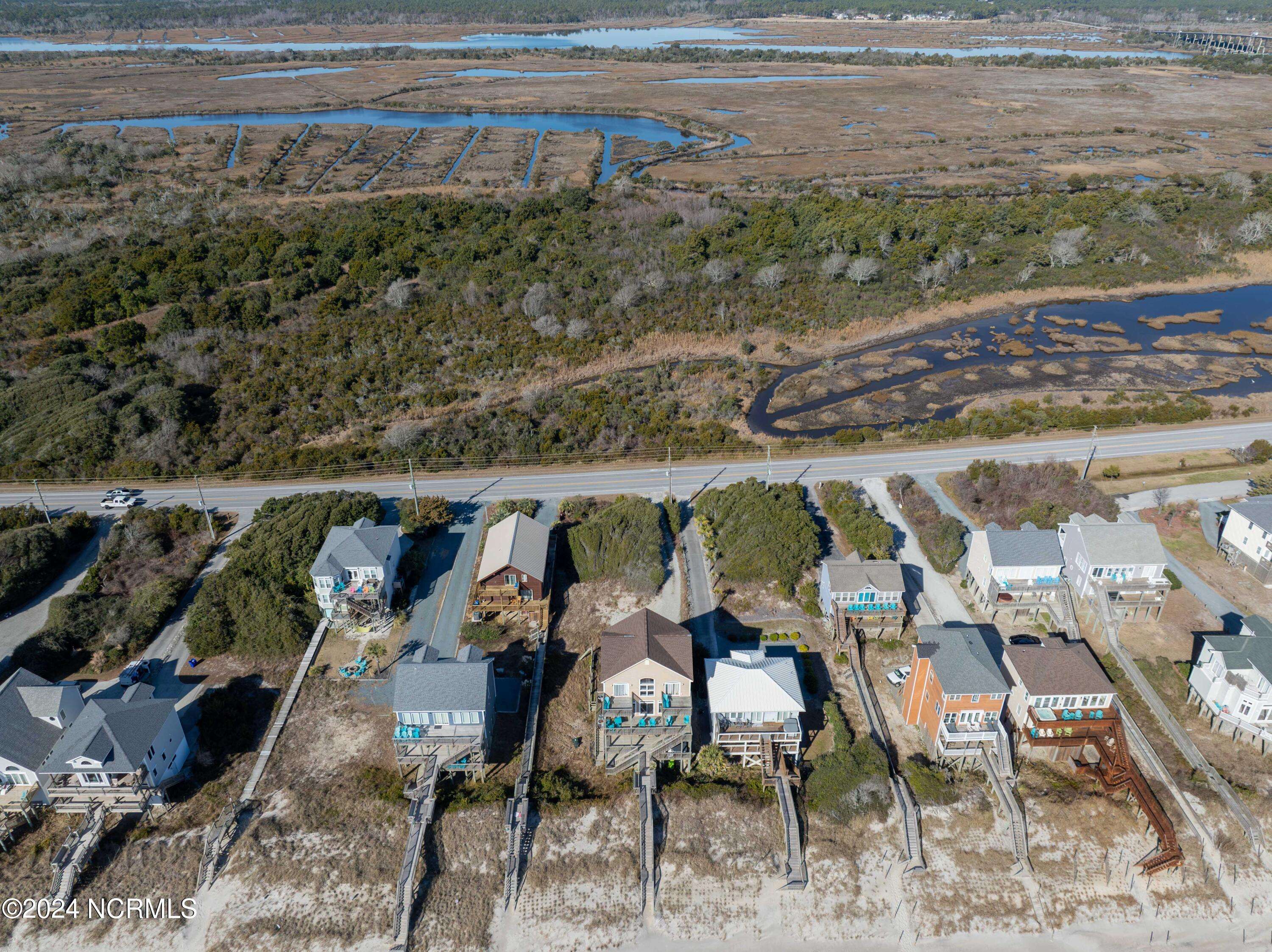 North Topsail Beach, NC 28460,4462 Island DR