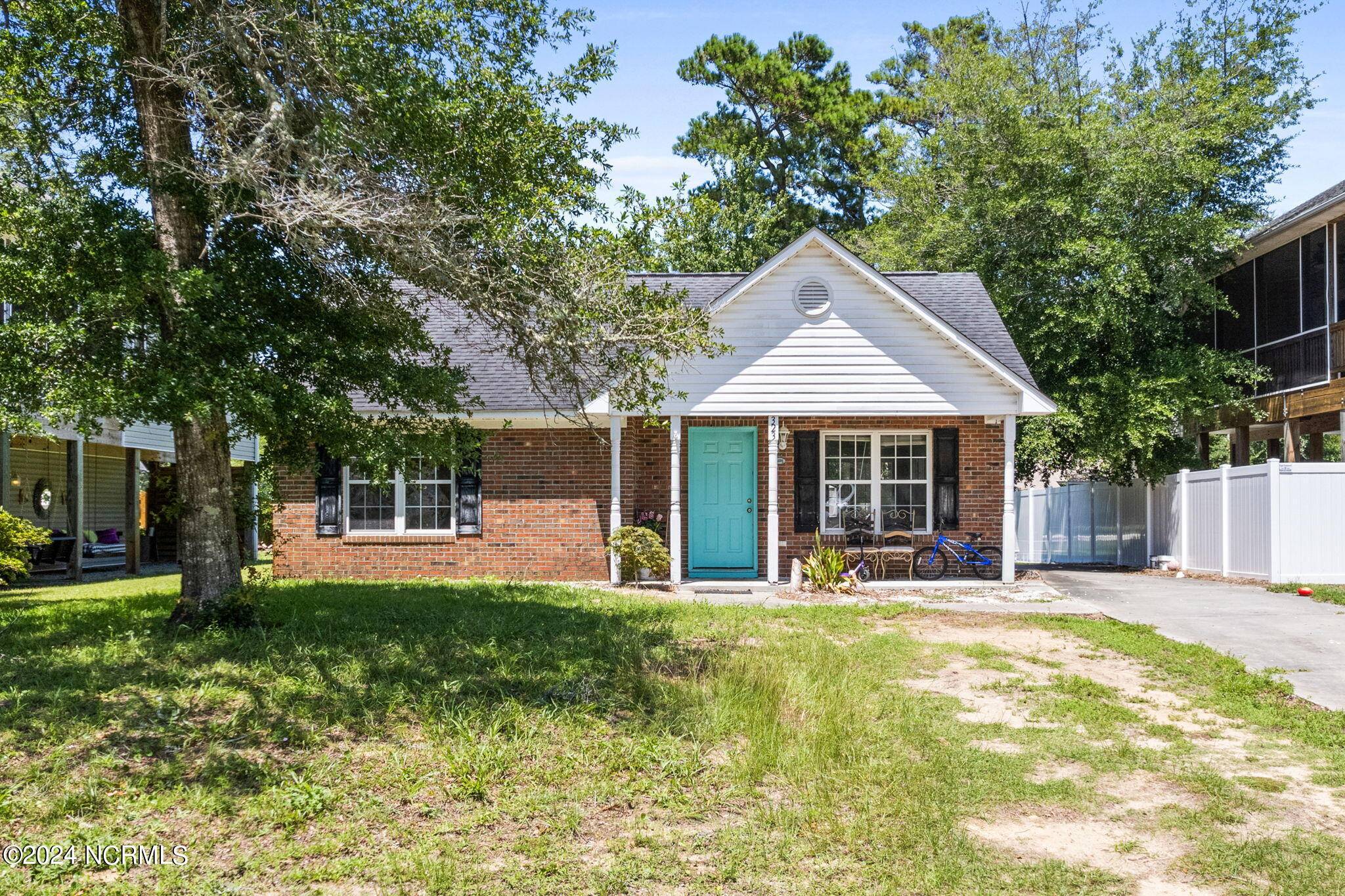 Oak Island, NC 28465,323 NE 47th ST