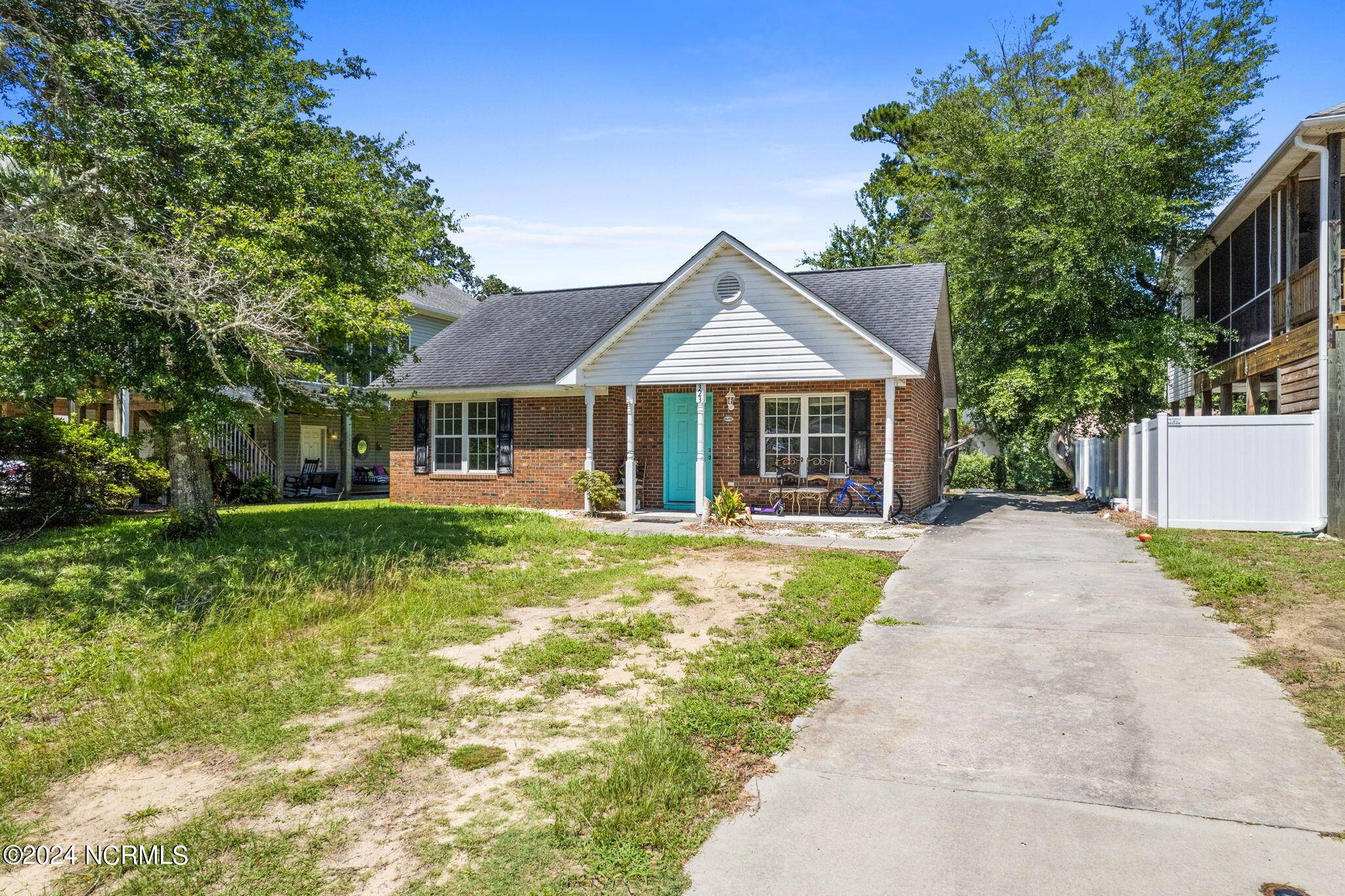 Oak Island, NC 28465,323 NE 47th ST