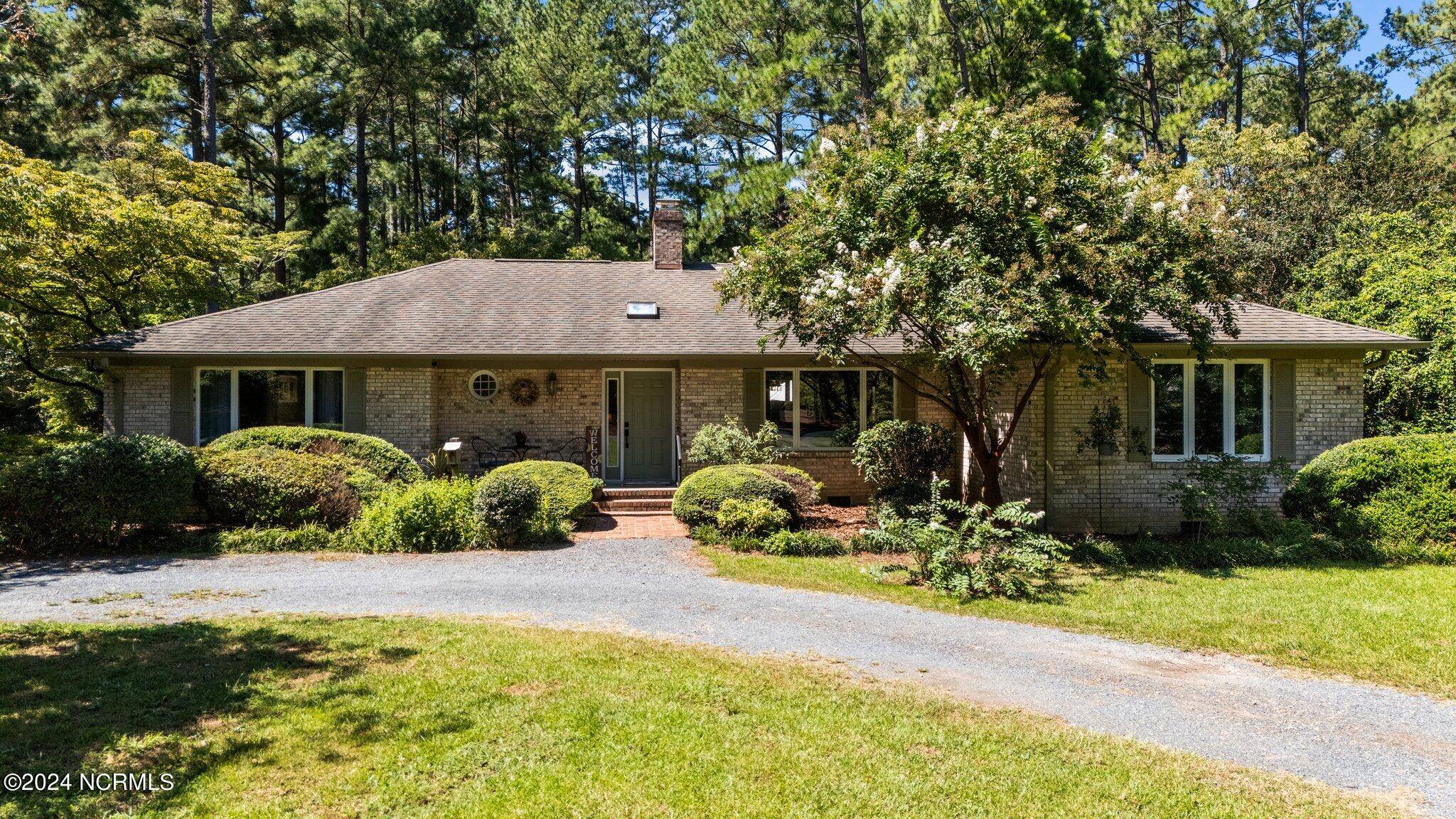 Whispering Pines, NC 28327,40 Bogie DR